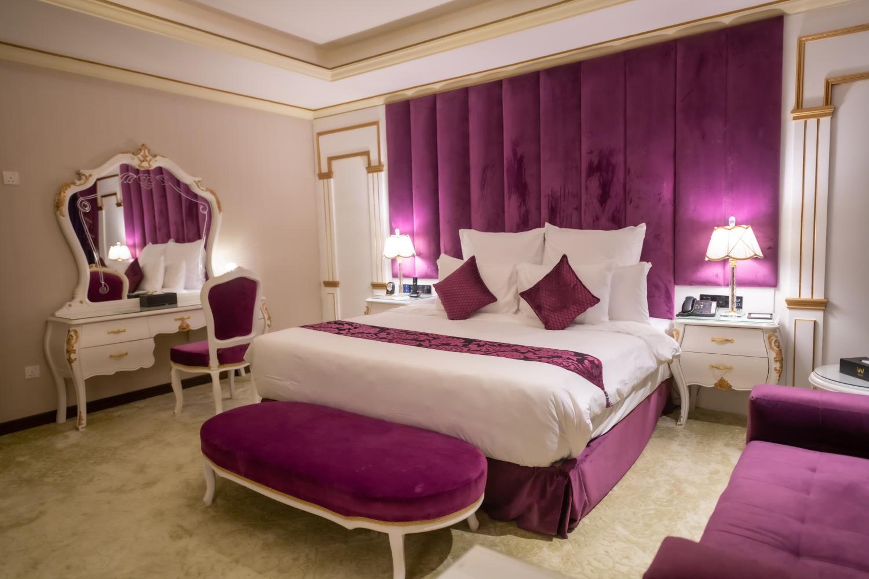 Deluxe King Room - Photo 3