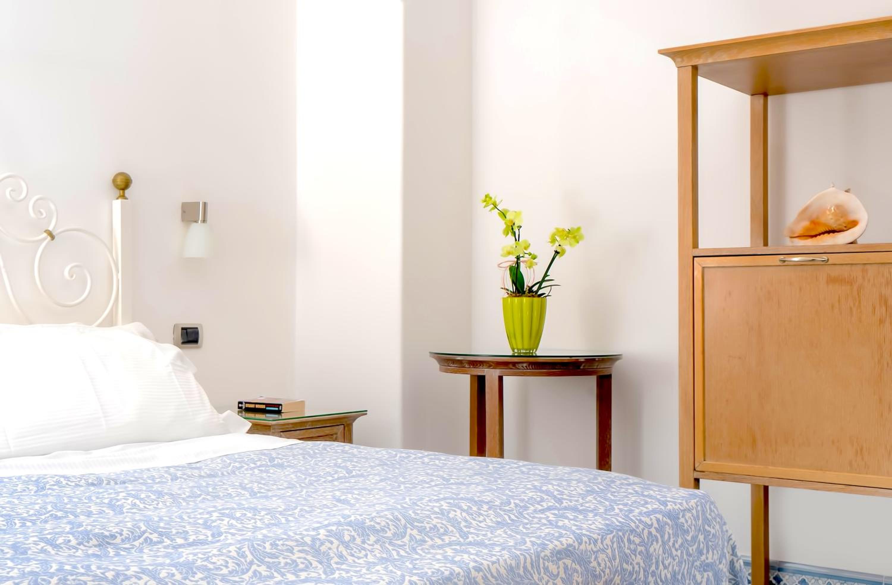 Deluxe Double or Twin Room, Sea View thumbnail 6