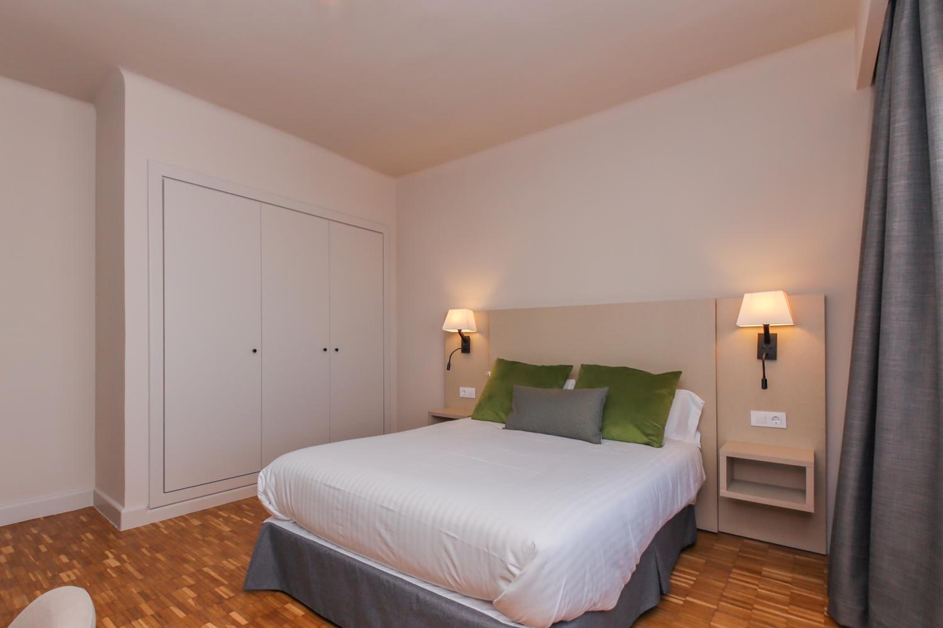 Habitación Doble Deluxe con Cama Extra Habitación Doble Deluxe con Cama Extra