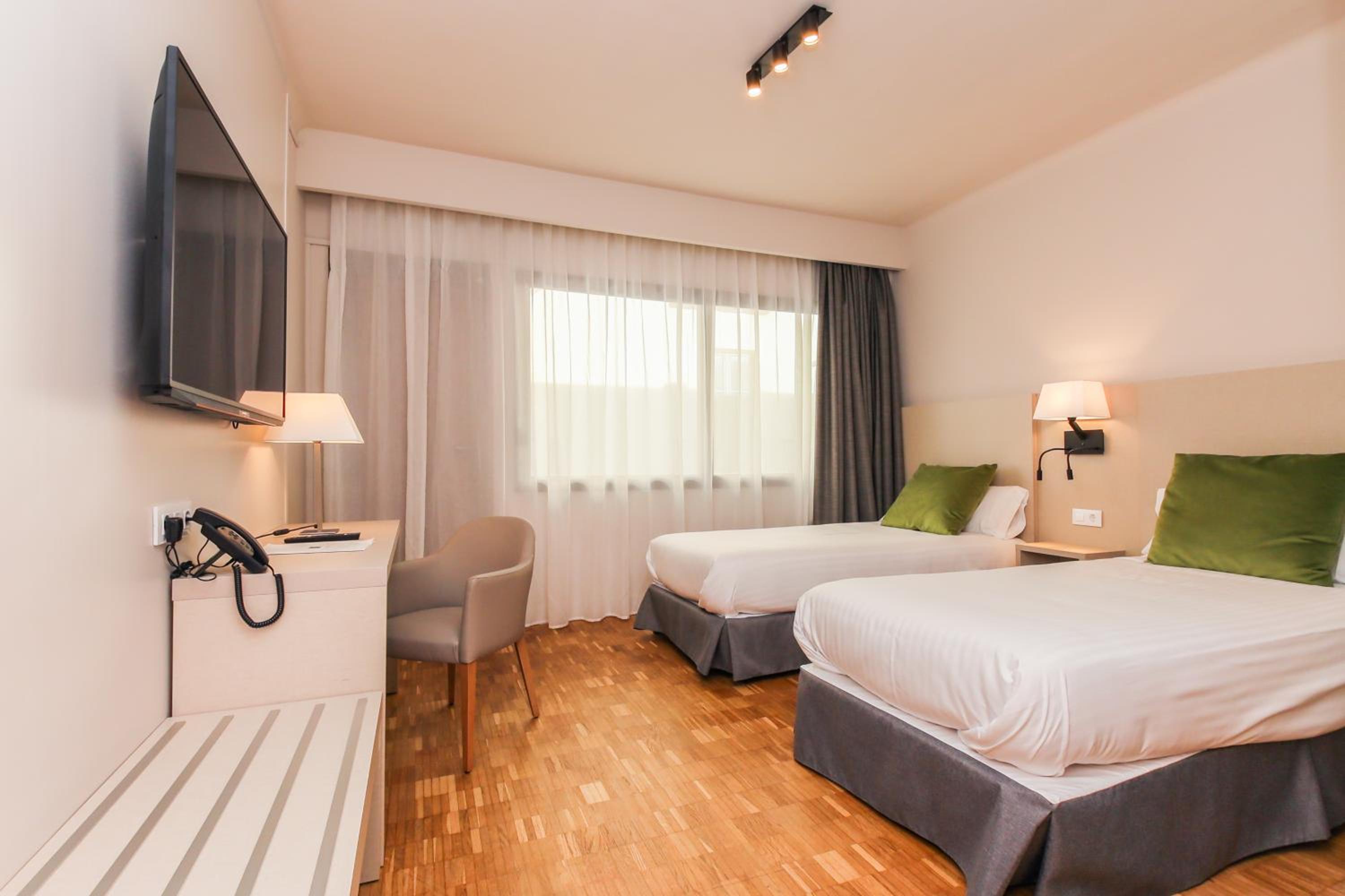 Habitación Doble Deluxe con Cama Extra Habitación Doble Deluxe con Cama Extra