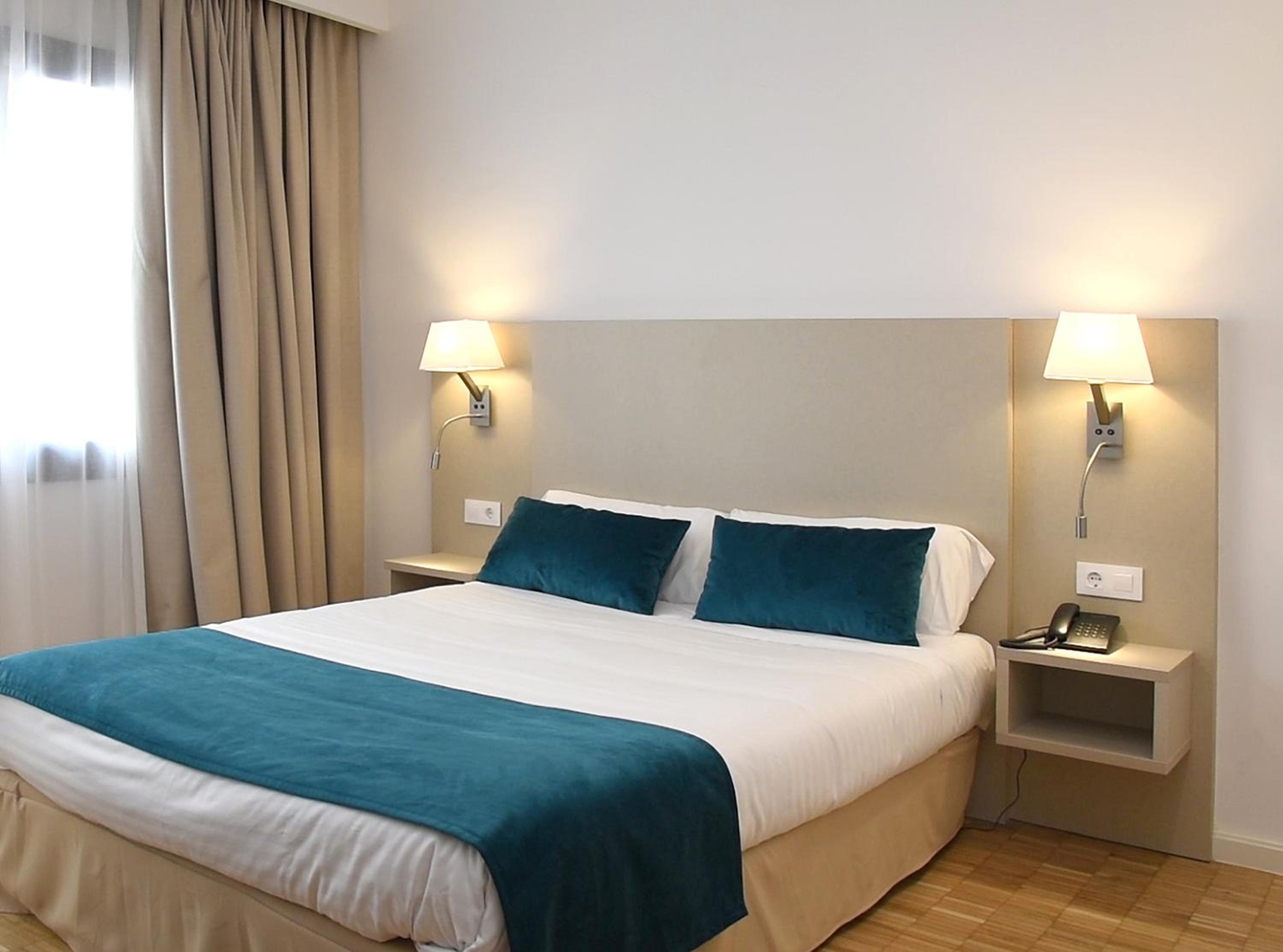 Habitación Doble Deluxe con Cama Extra Habitación Doble Deluxe con Cama Extra