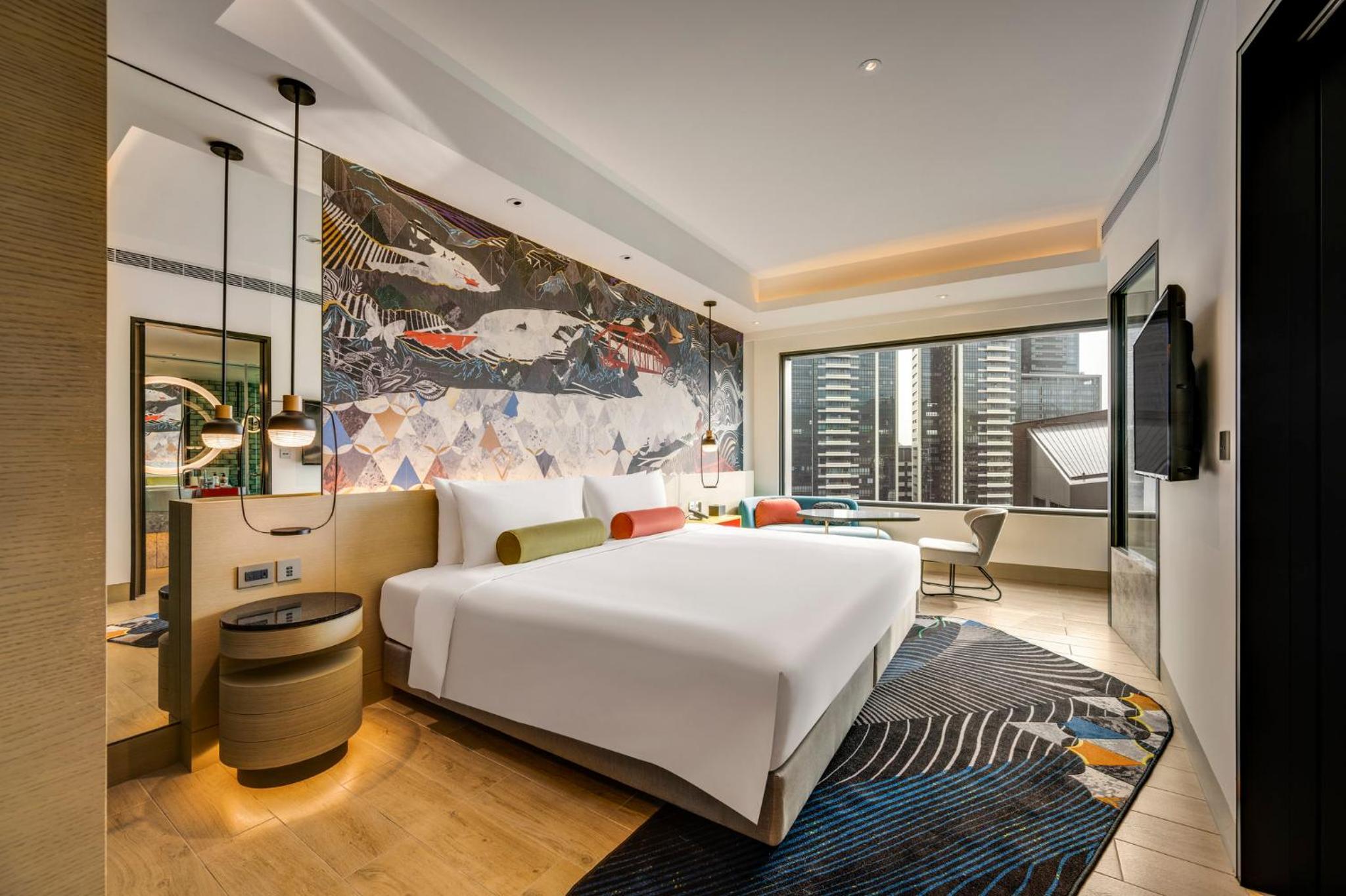One-Bedroom Suite with City View thumbnail 5