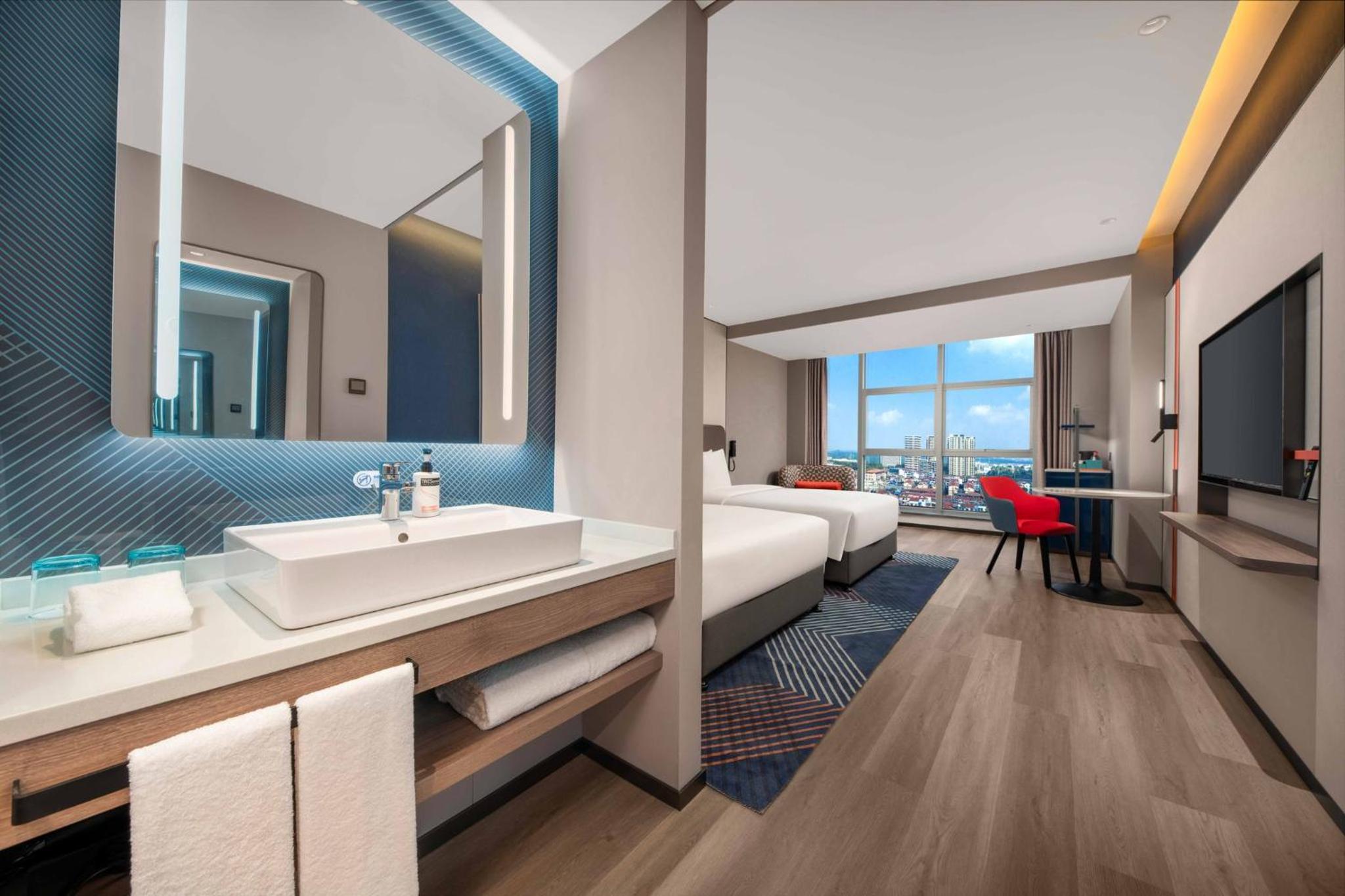 Standard Double Room with Two Double Beds - Extra Floor Space and Stocked Mini-bar photo 2