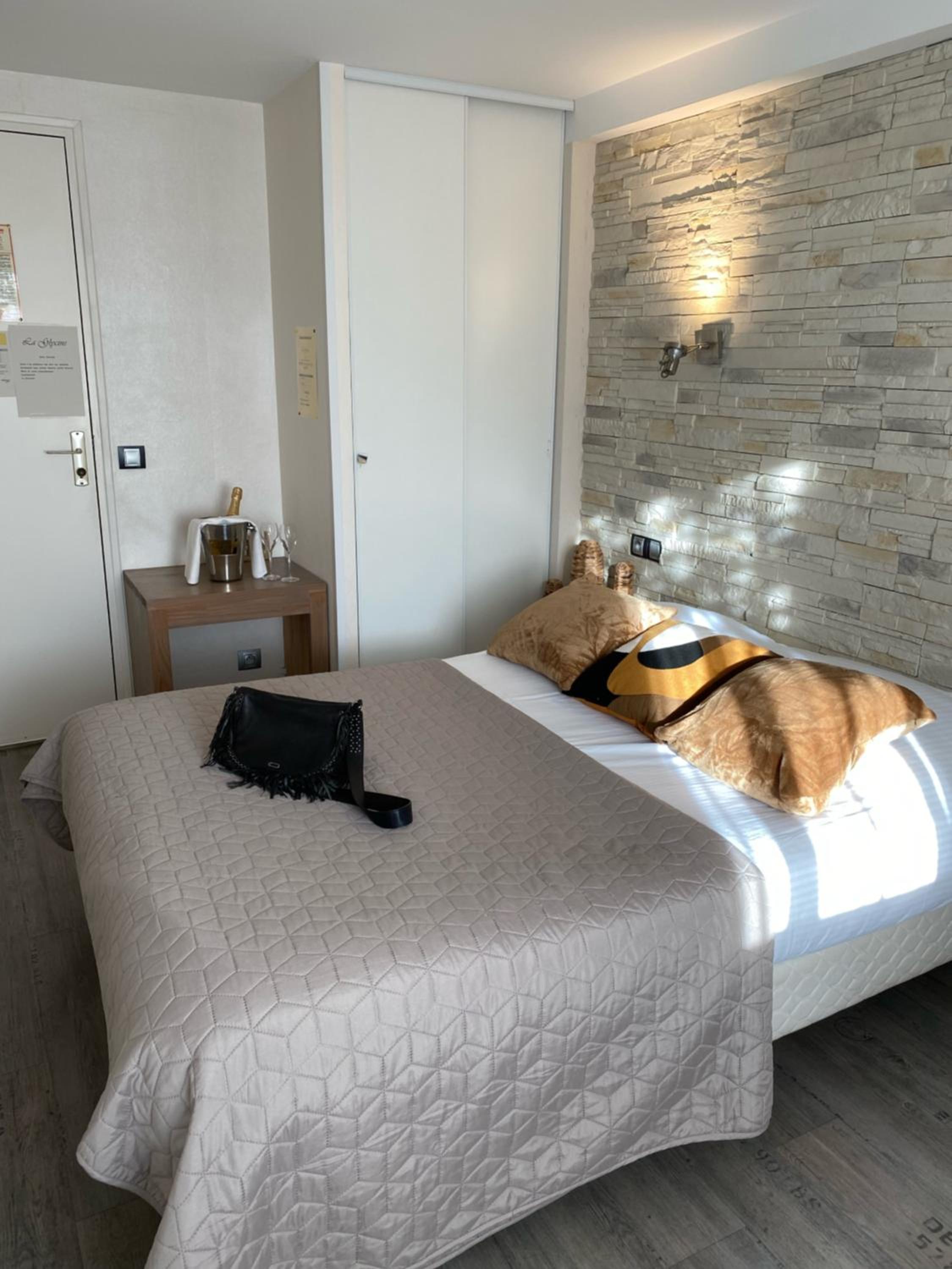 Budget Double Room - Photo 4