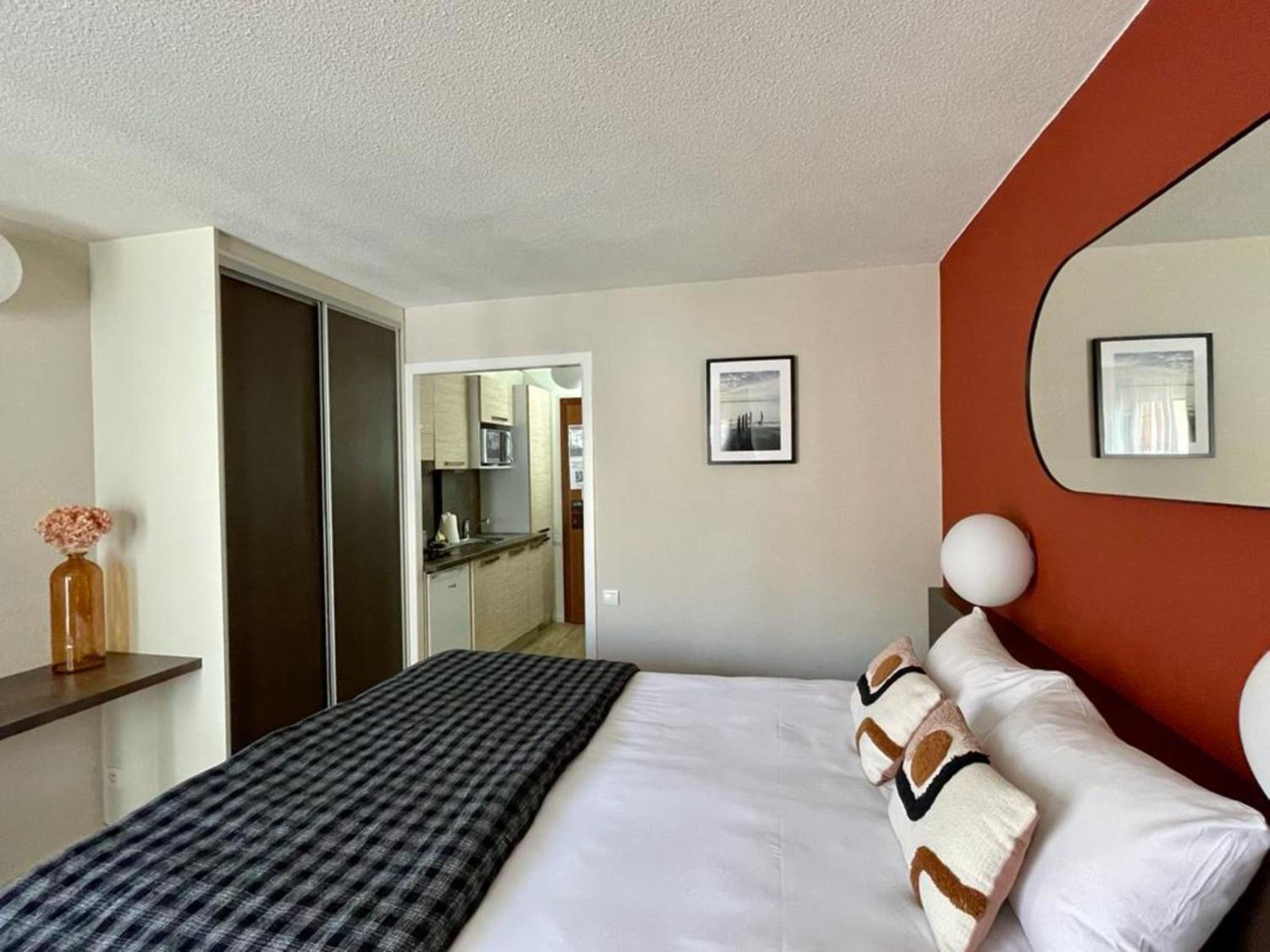 Double or Twin Room with Balcony - Photo 5
