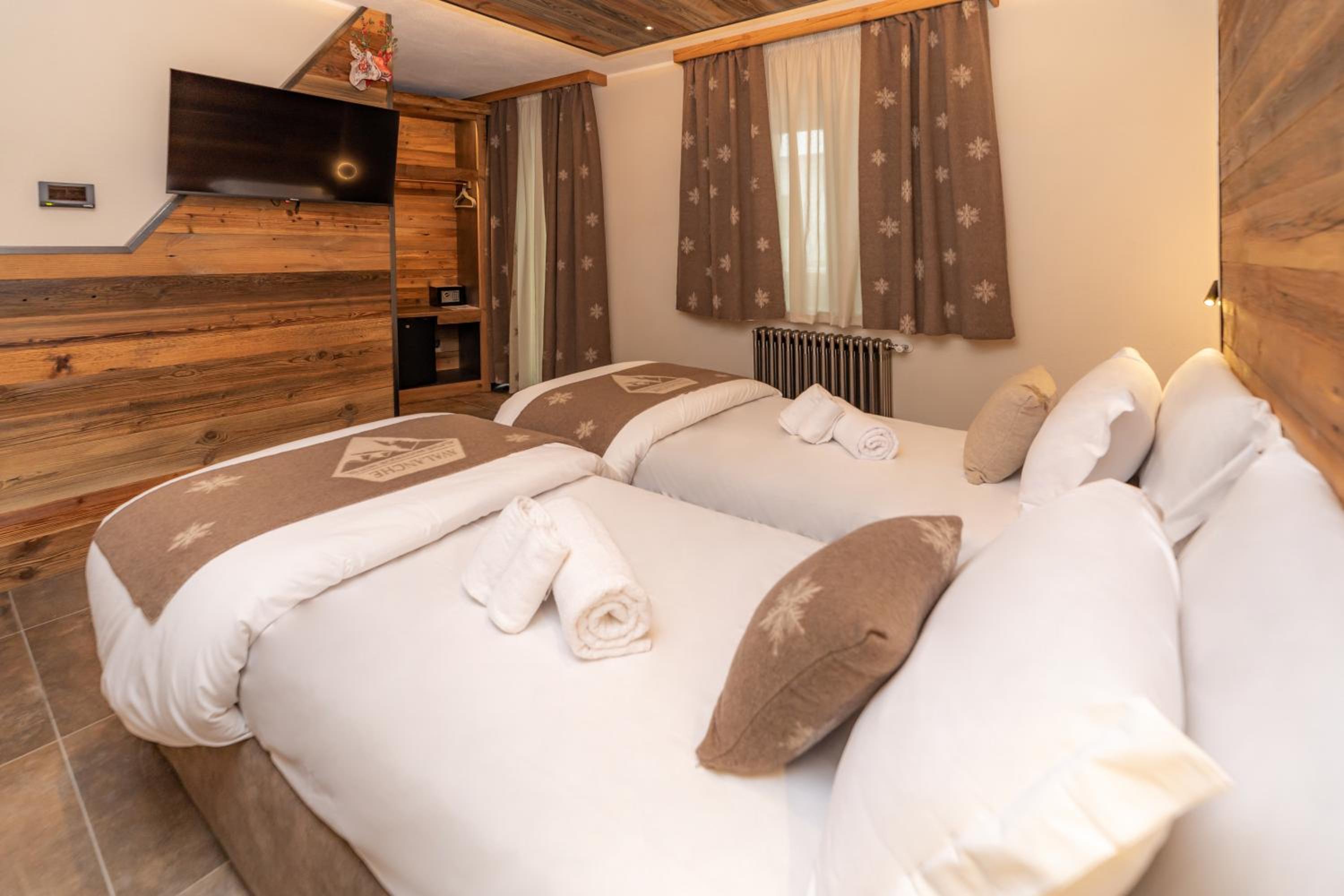 Superior Double or Twin Room - Photo 11