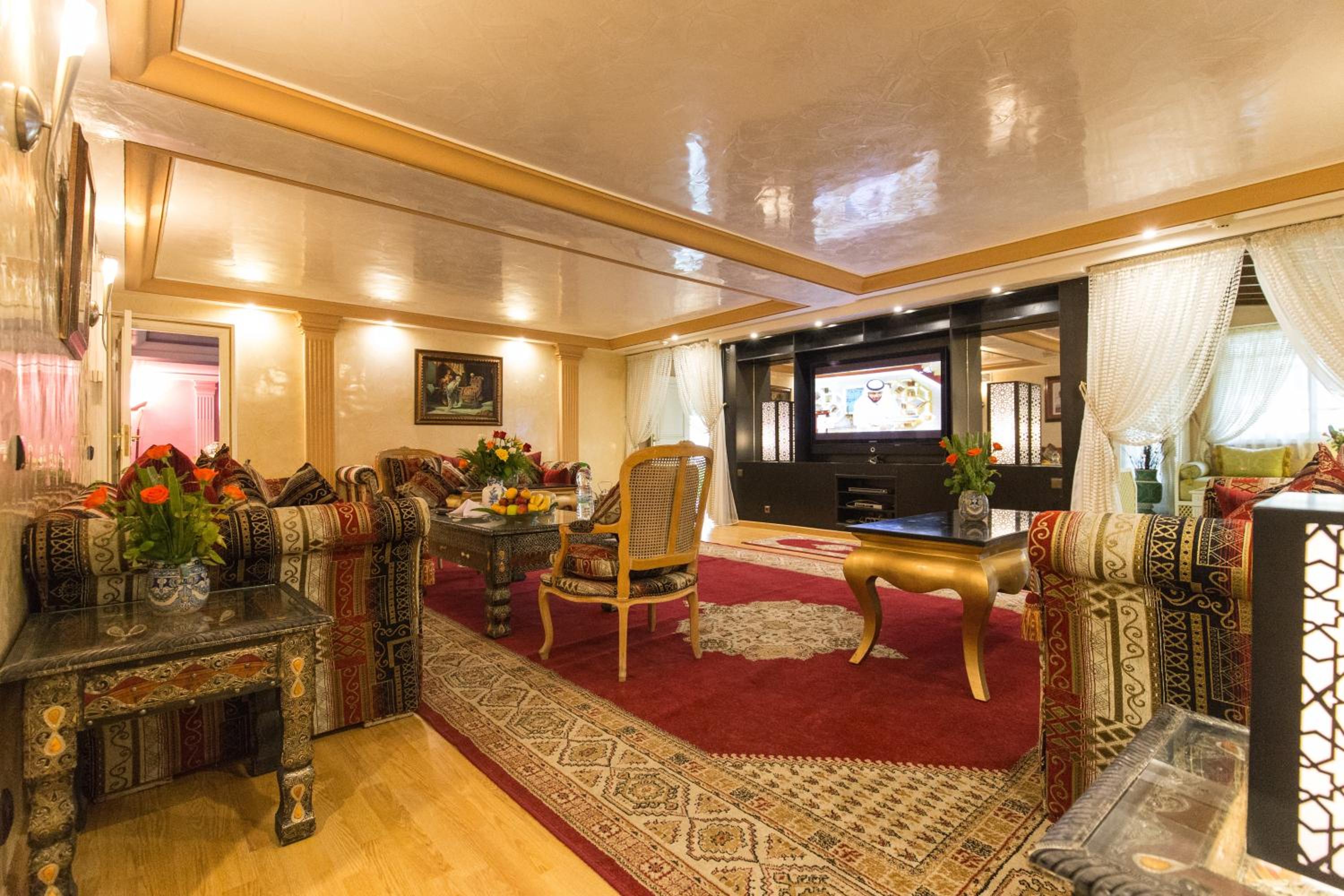 ROYAL SUITE - Photo 1