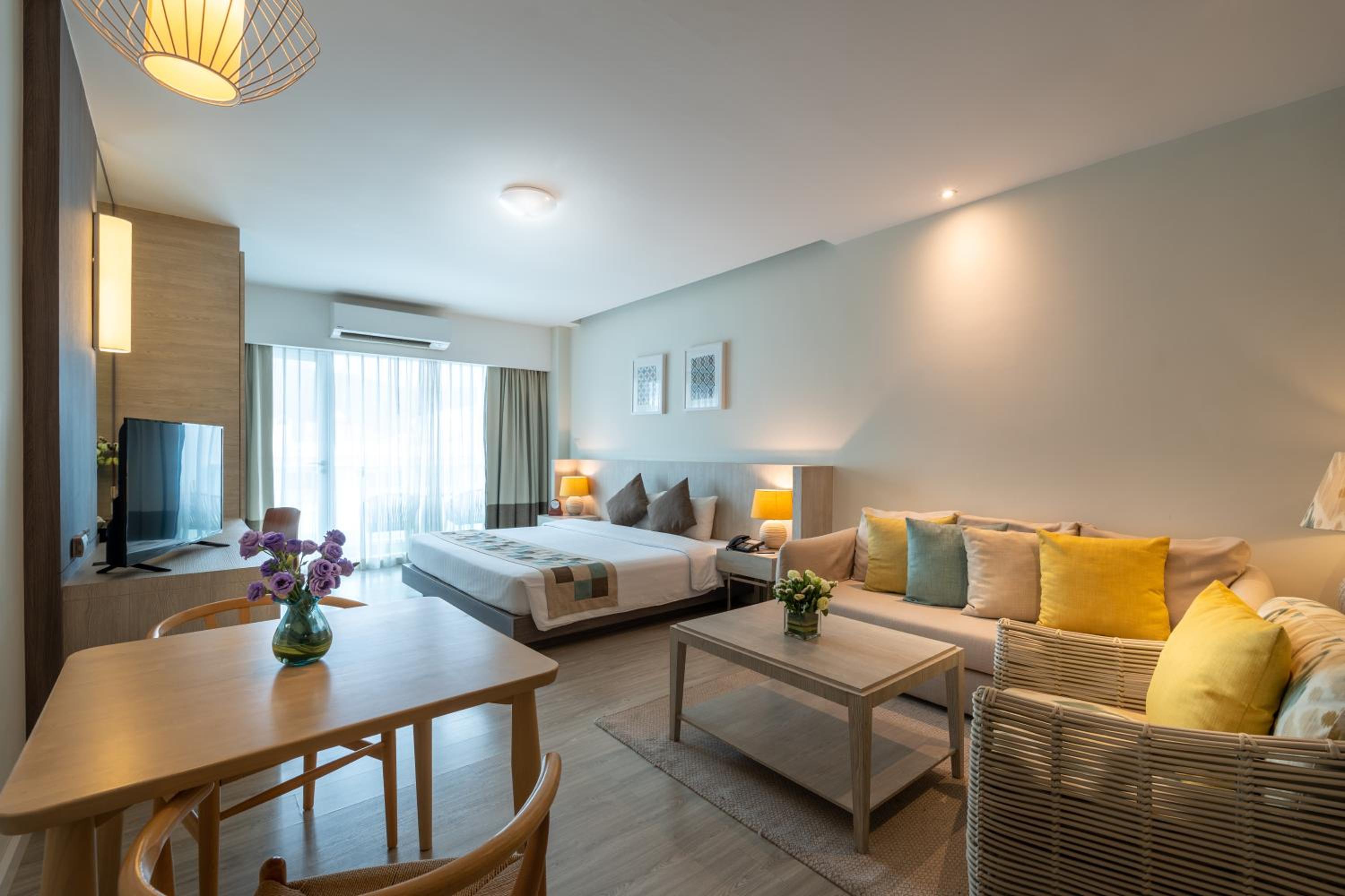 Studio Suite - Photo 1