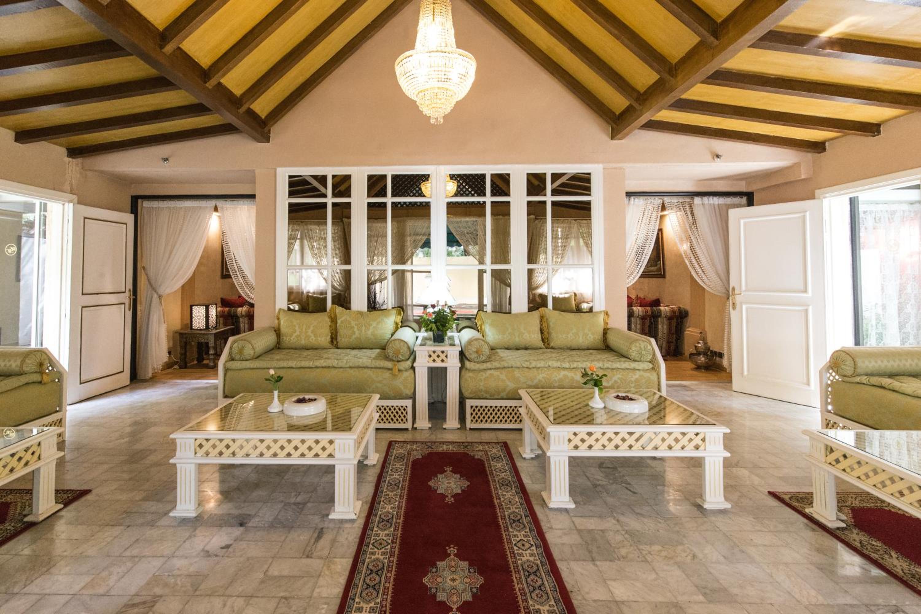 ROYAL SUITE - Photo 2