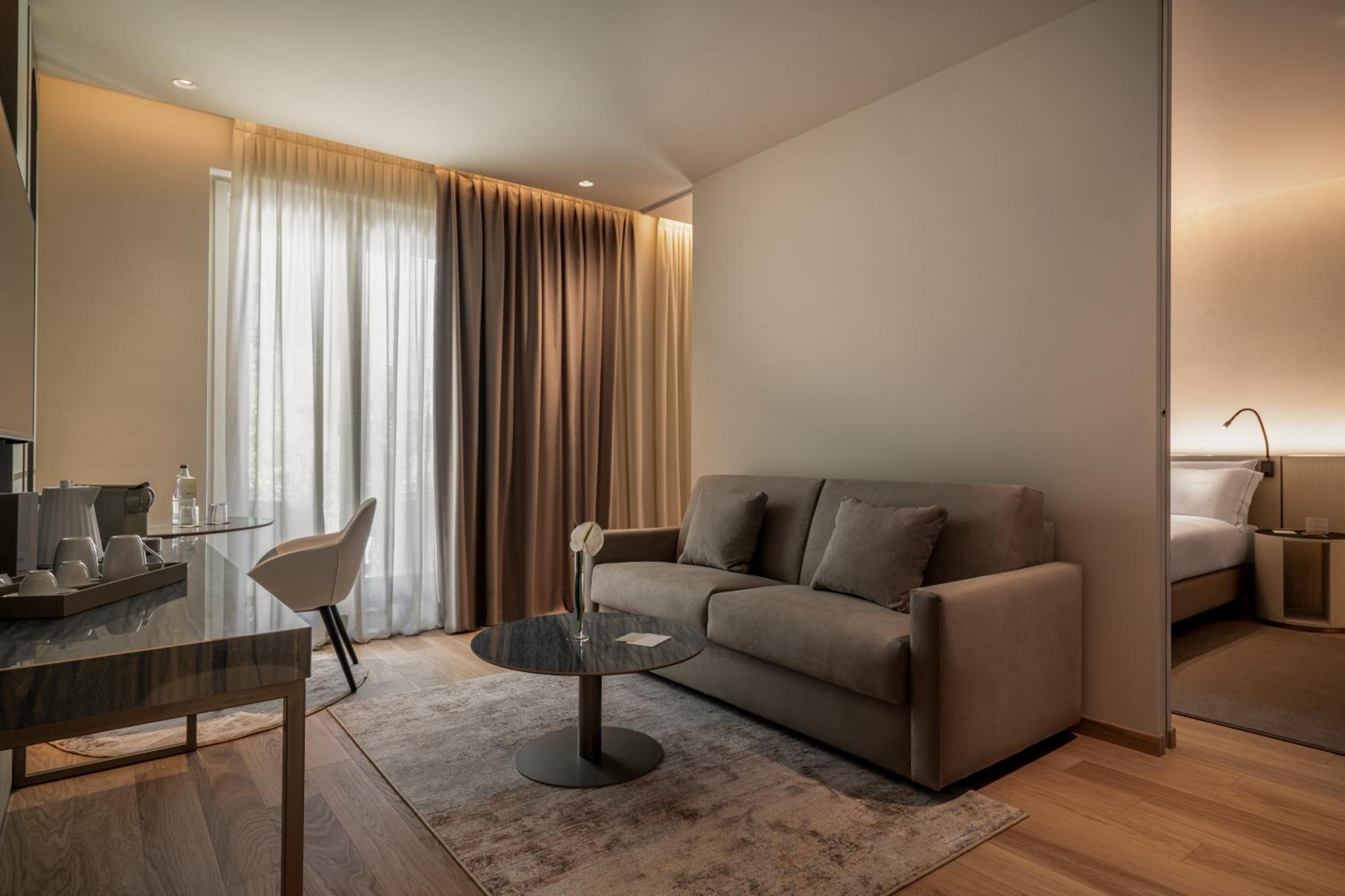 Suite - Photo 10