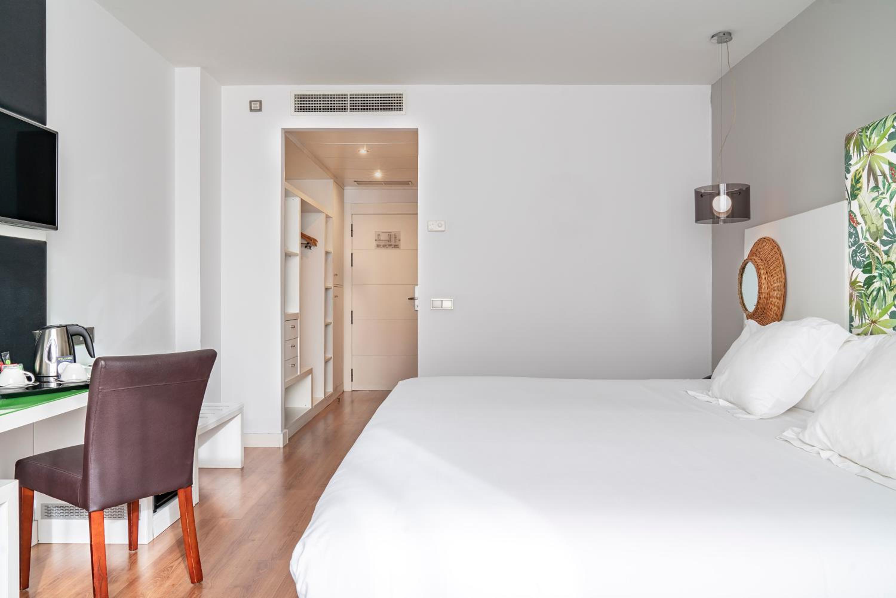 Superior Double or Twin Room with Views photo 2