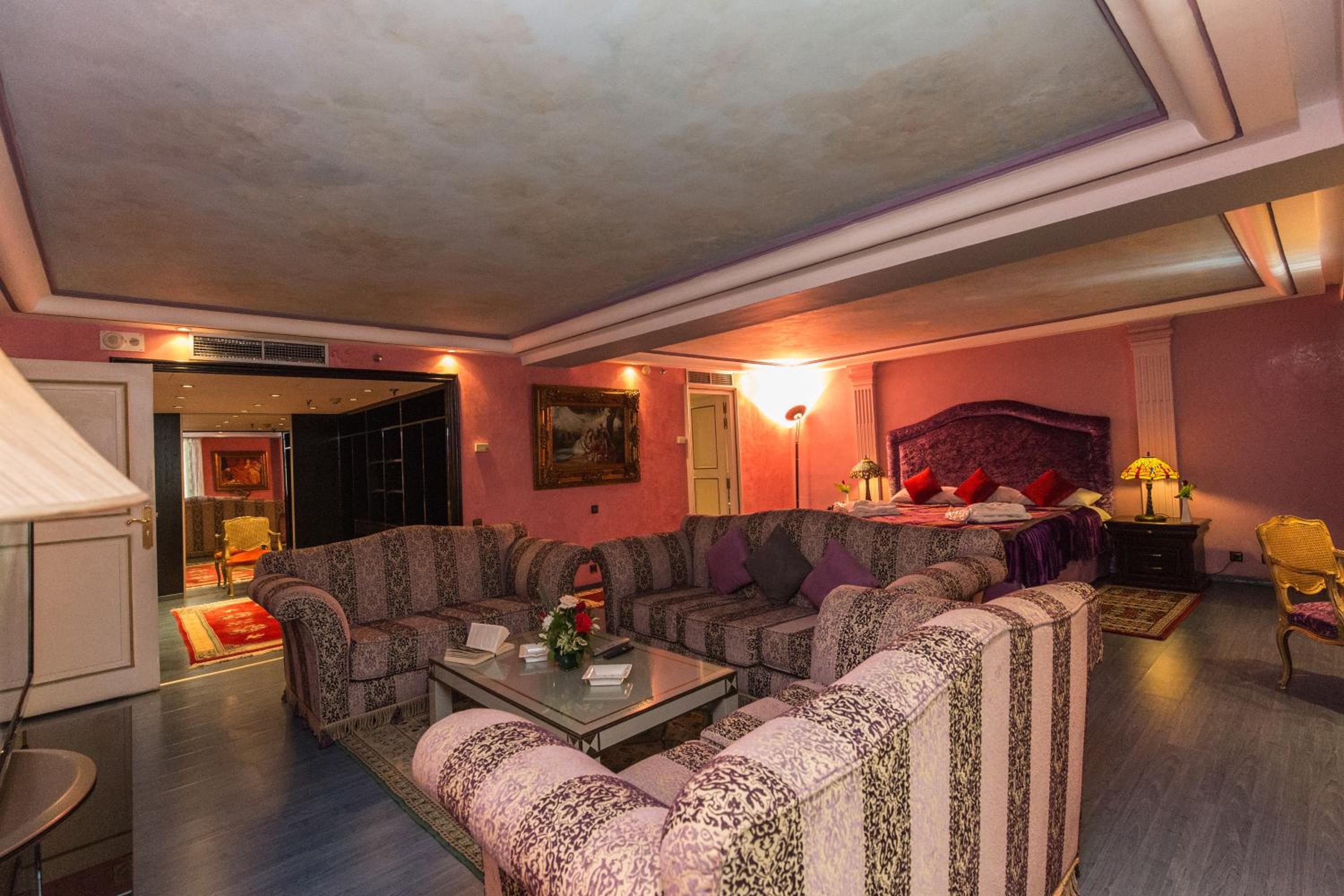 ROYAL SUITE - Photo 3