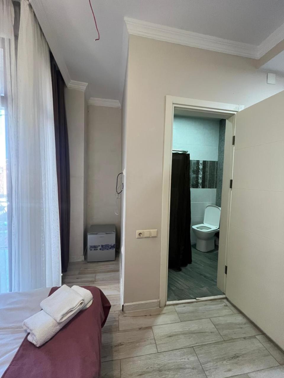 Twin Room with Balcony - Photo 8