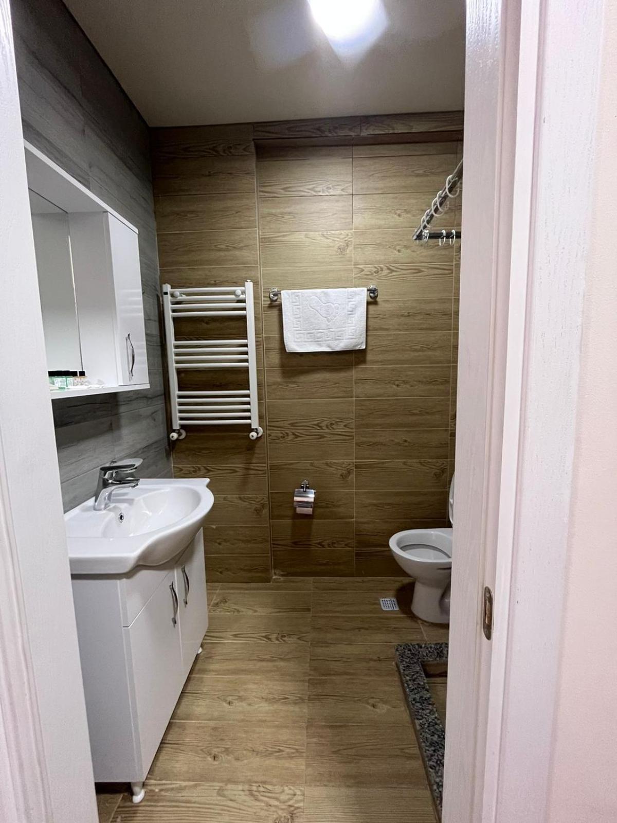 Double Room with Balcony - Photo 26
