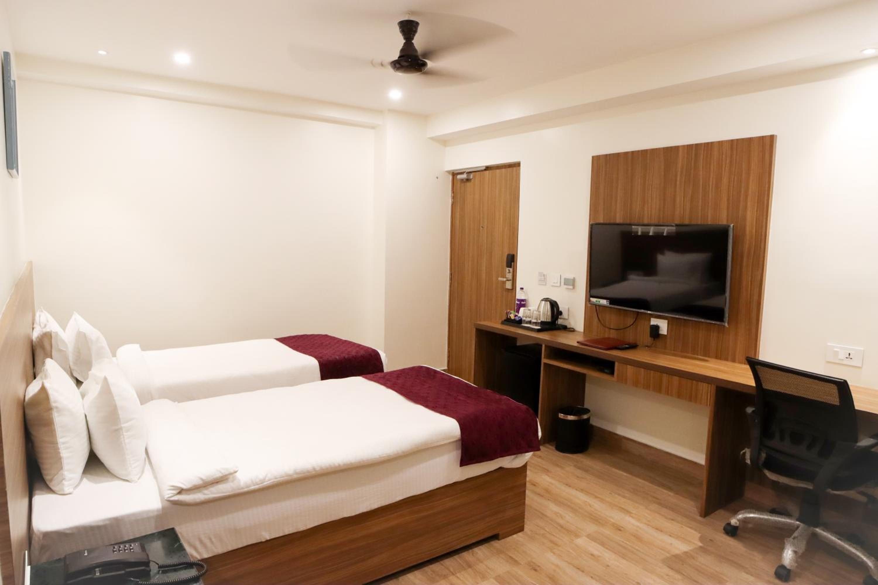 Deluxe Room - Photo 3