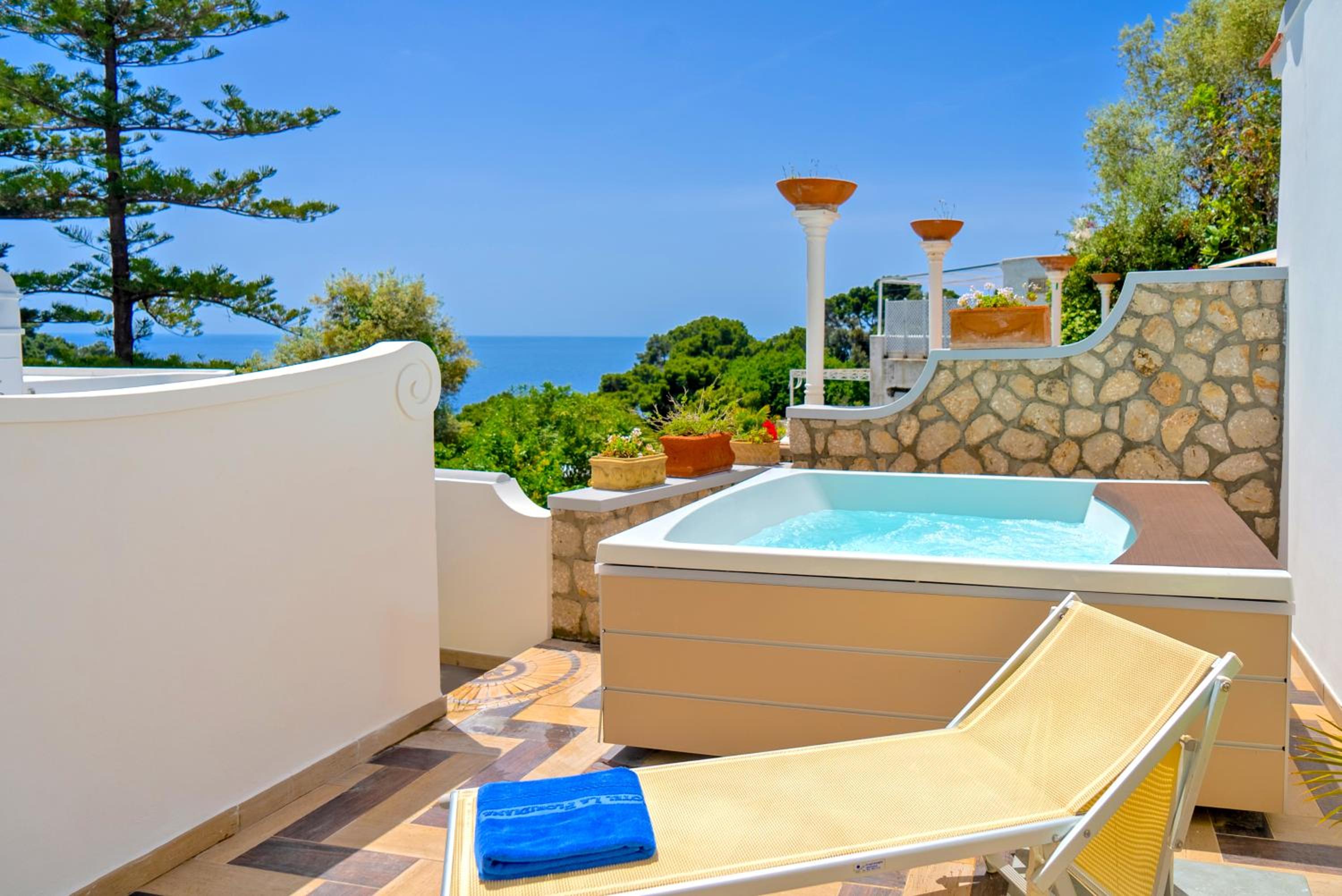 Deluxe Double Room with partial sea view and Terrace outdoor Jacuzzi