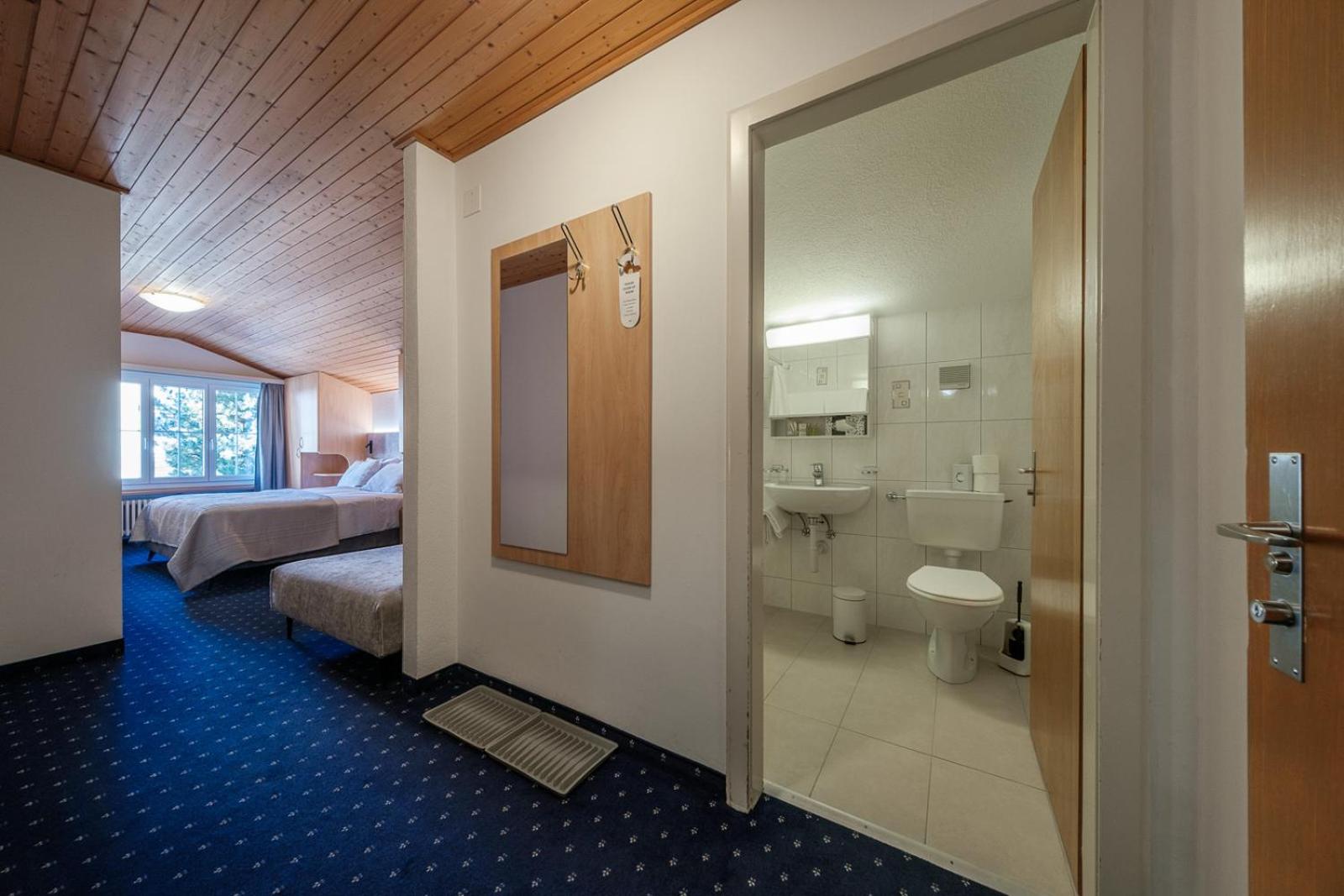 Standard Triple Room - Photo 6