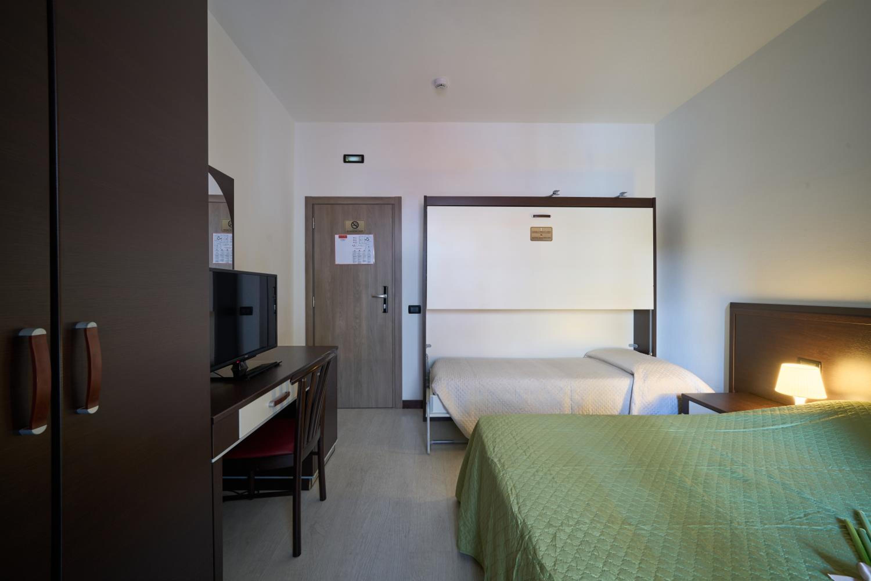 Standard Double or Twin Room with Balcony photo 3