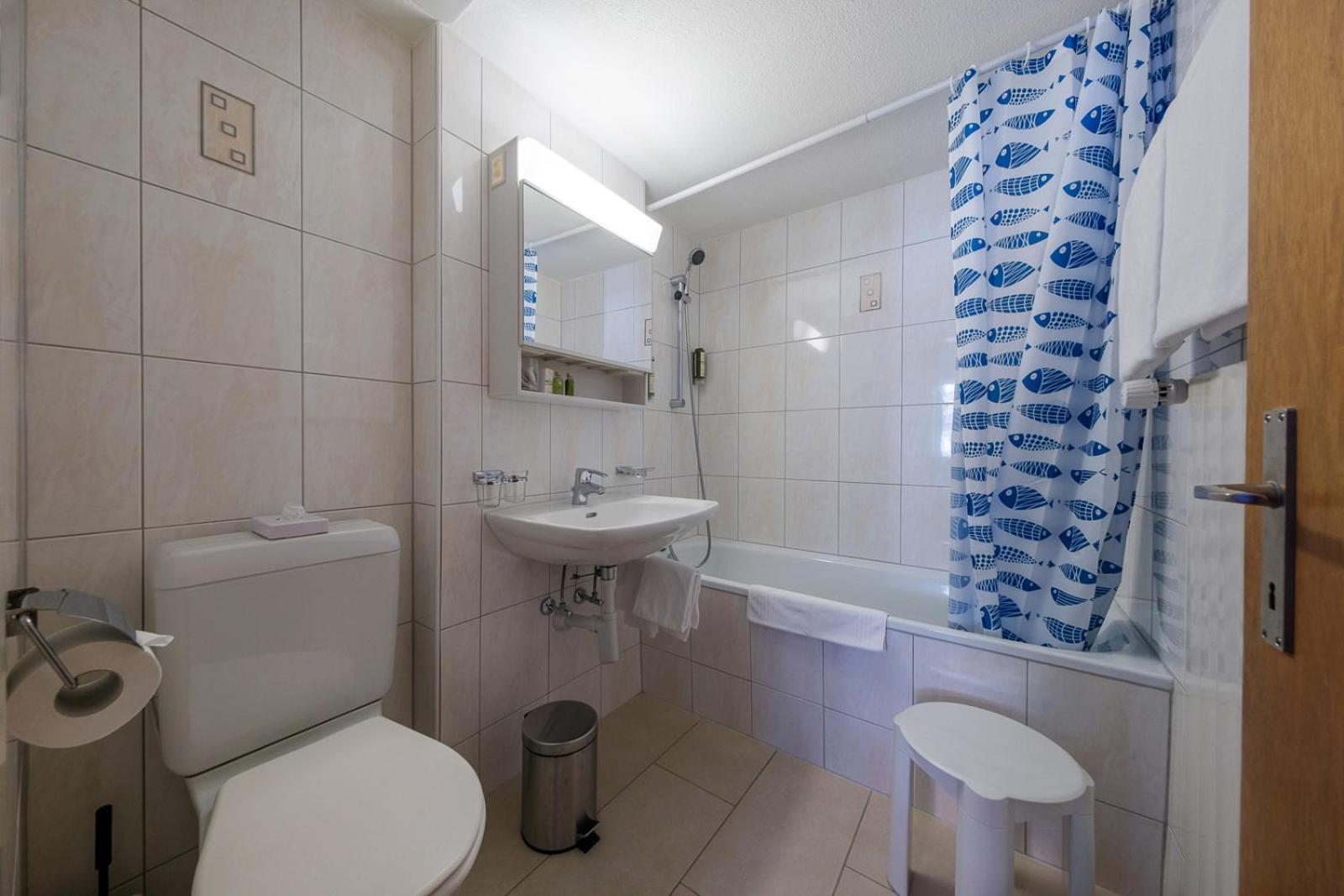 Budget Double Room - Photo 3