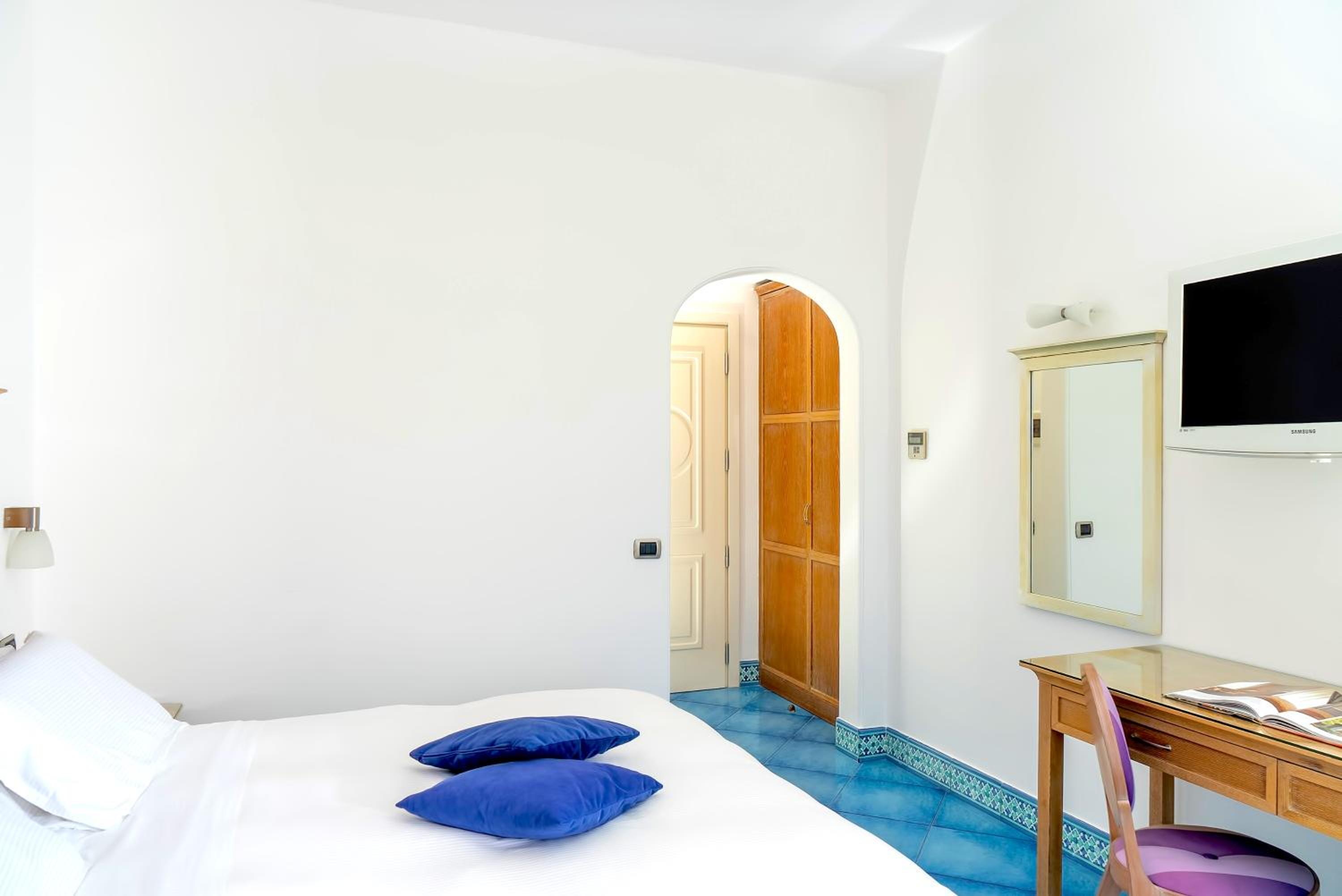 Deluxe Room Top Floor with Sea View balcony