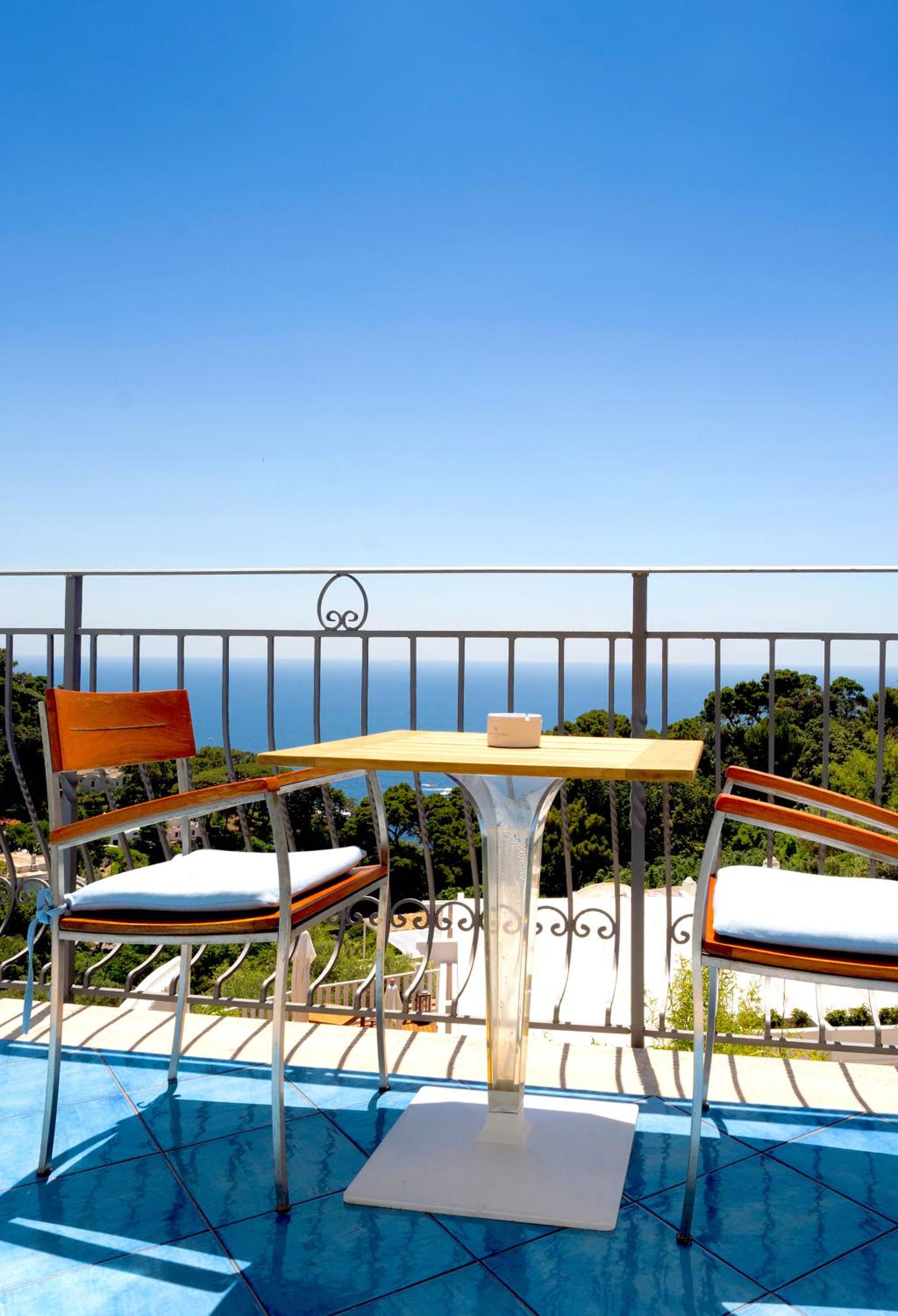 Deluxe Room Top Floor with Sea View balcony