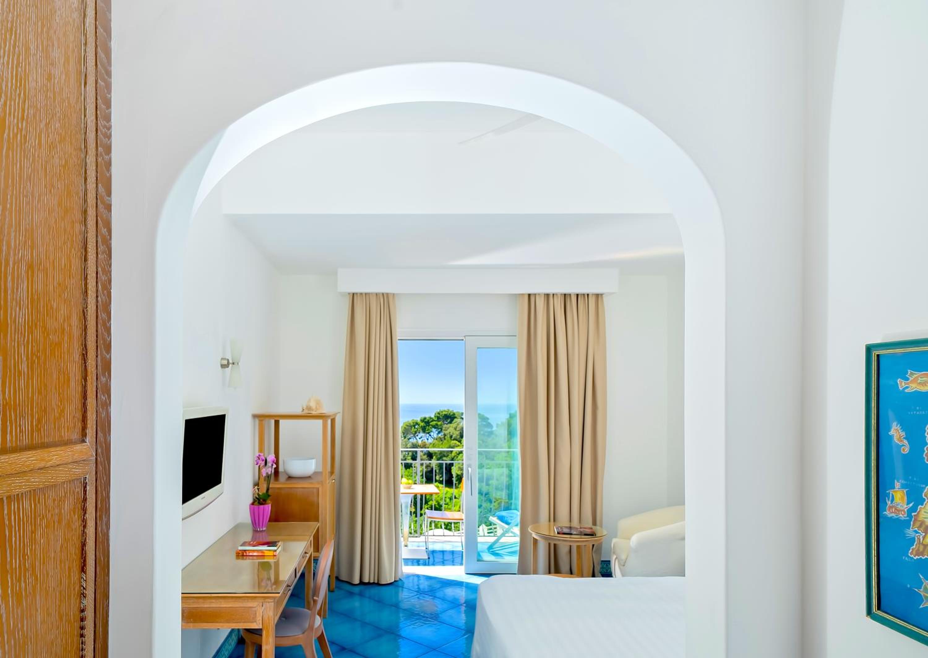 Habitación Deluxe en el último piso con balcón y vista al mar
