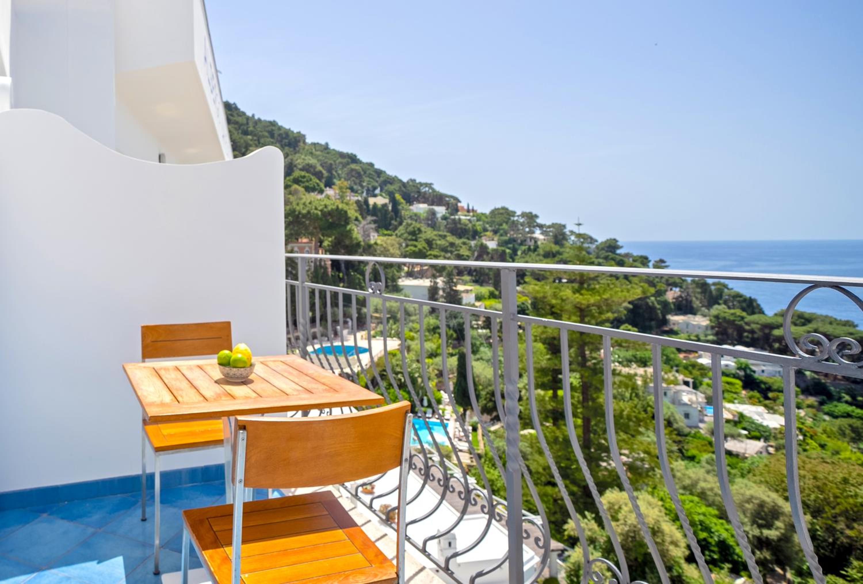 Deluxe Room Top Floor with Sea View balcony thumbnail 5