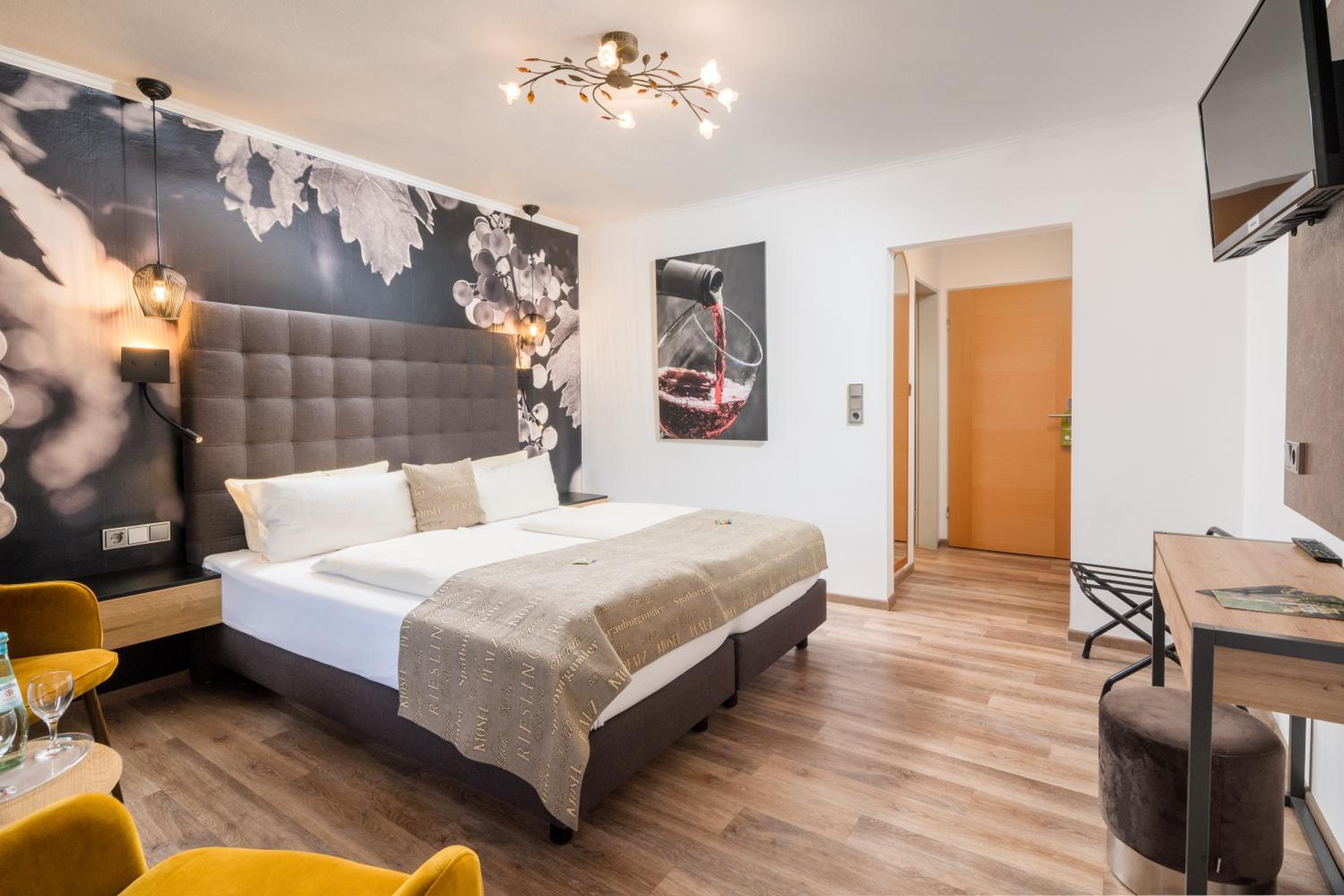 Deluxe Double Room with Balcony photo 3