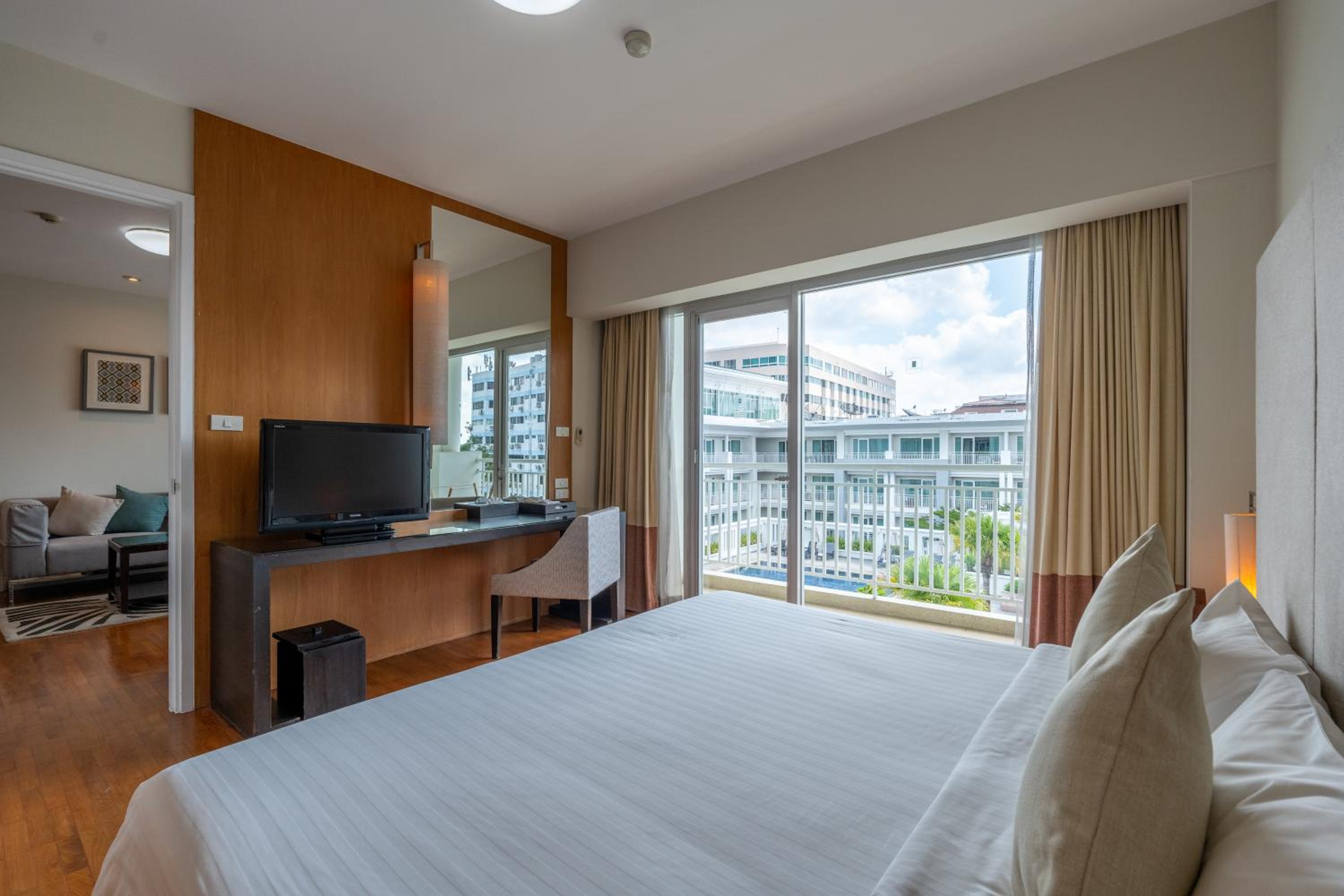 One-Bedroom Suite - Photo 1