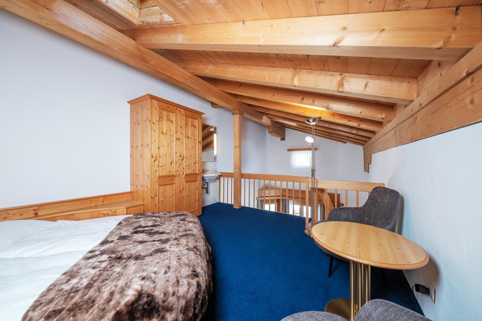 Family Room with Balcony photo 3