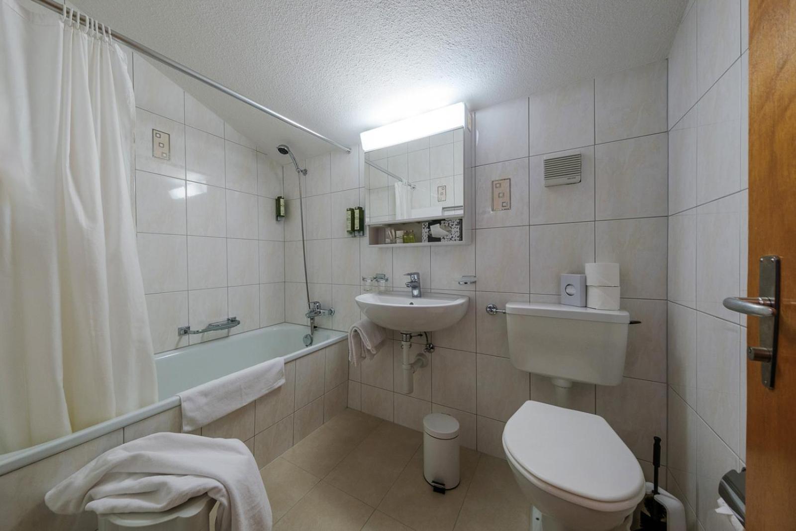 Standard Triple Room - Photo 3