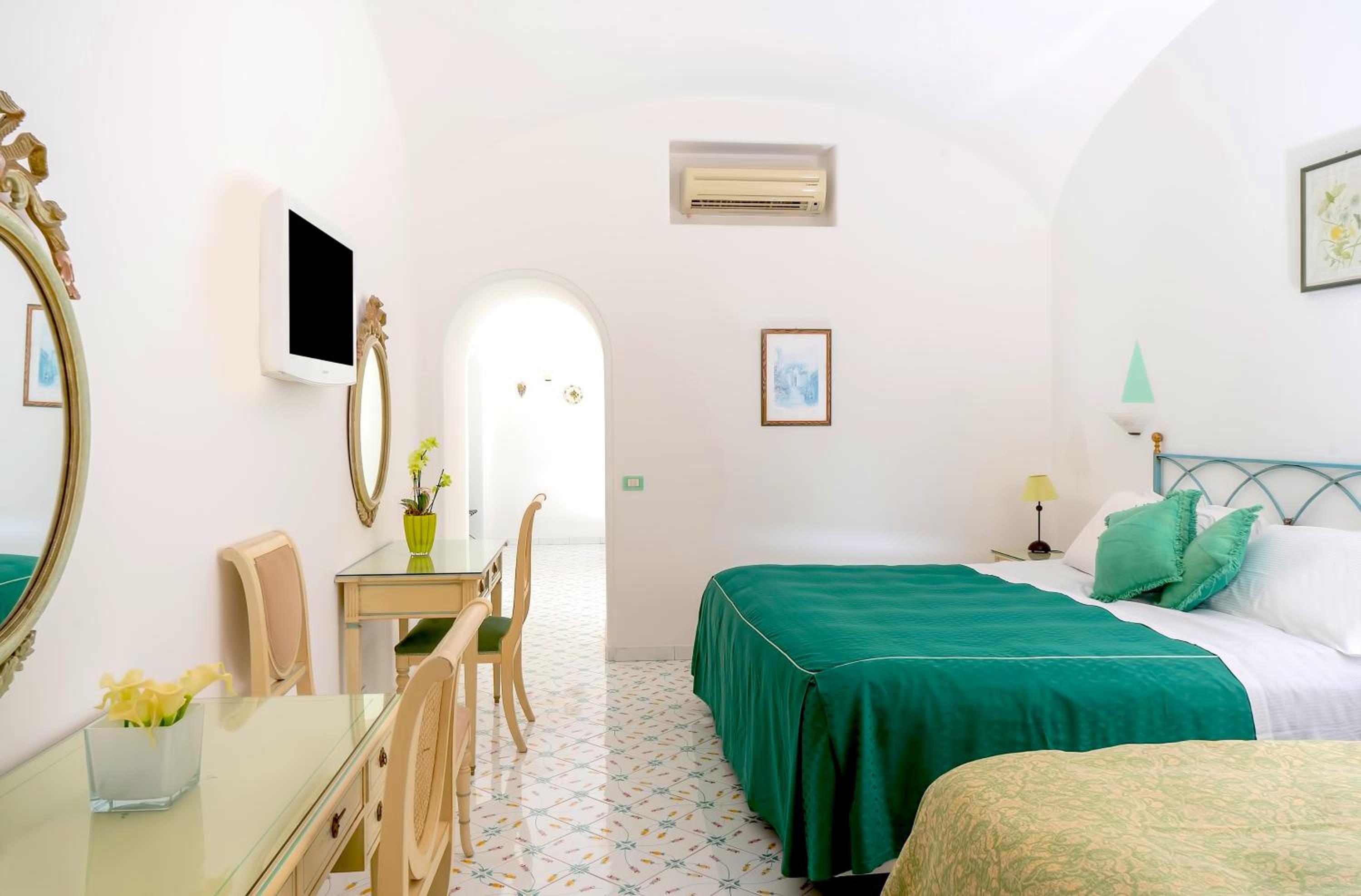 Prestige Room with Sea View and Terrace thumbnail 6