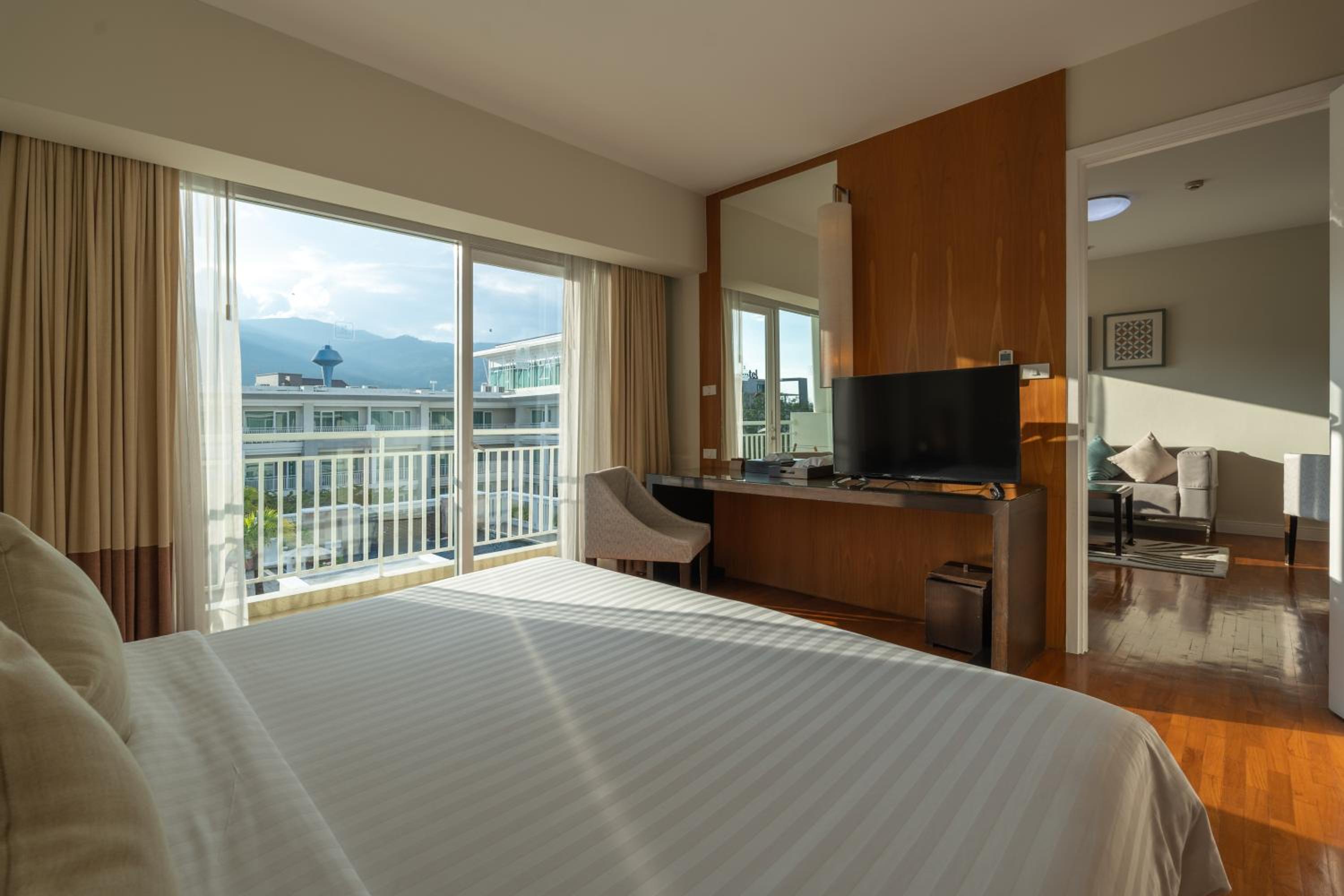 One-Bedroom Suite - Photo 13