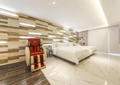 Deluxe Suite - Photo 1