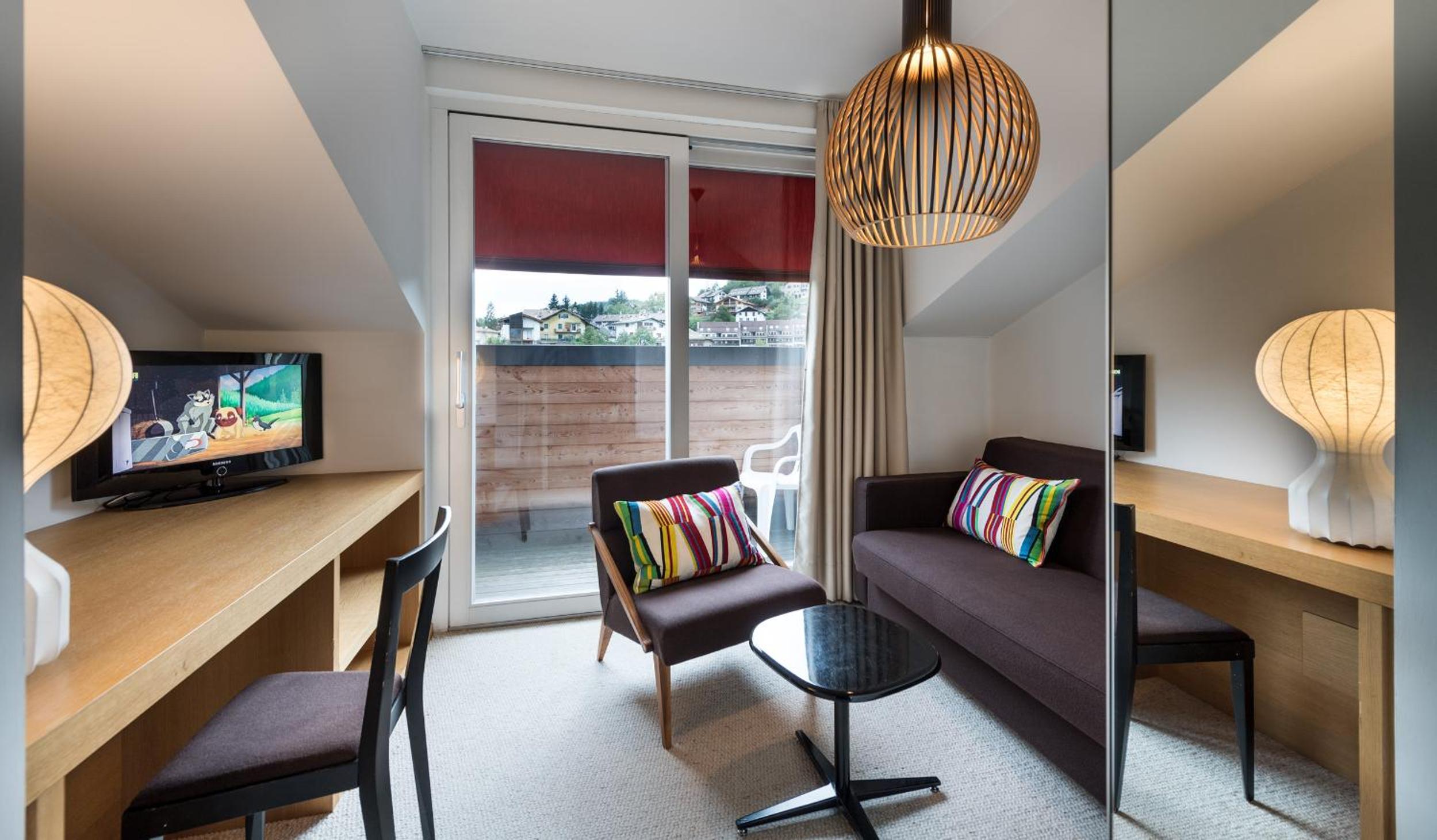 Junior Suite with Balcony - Photo 2