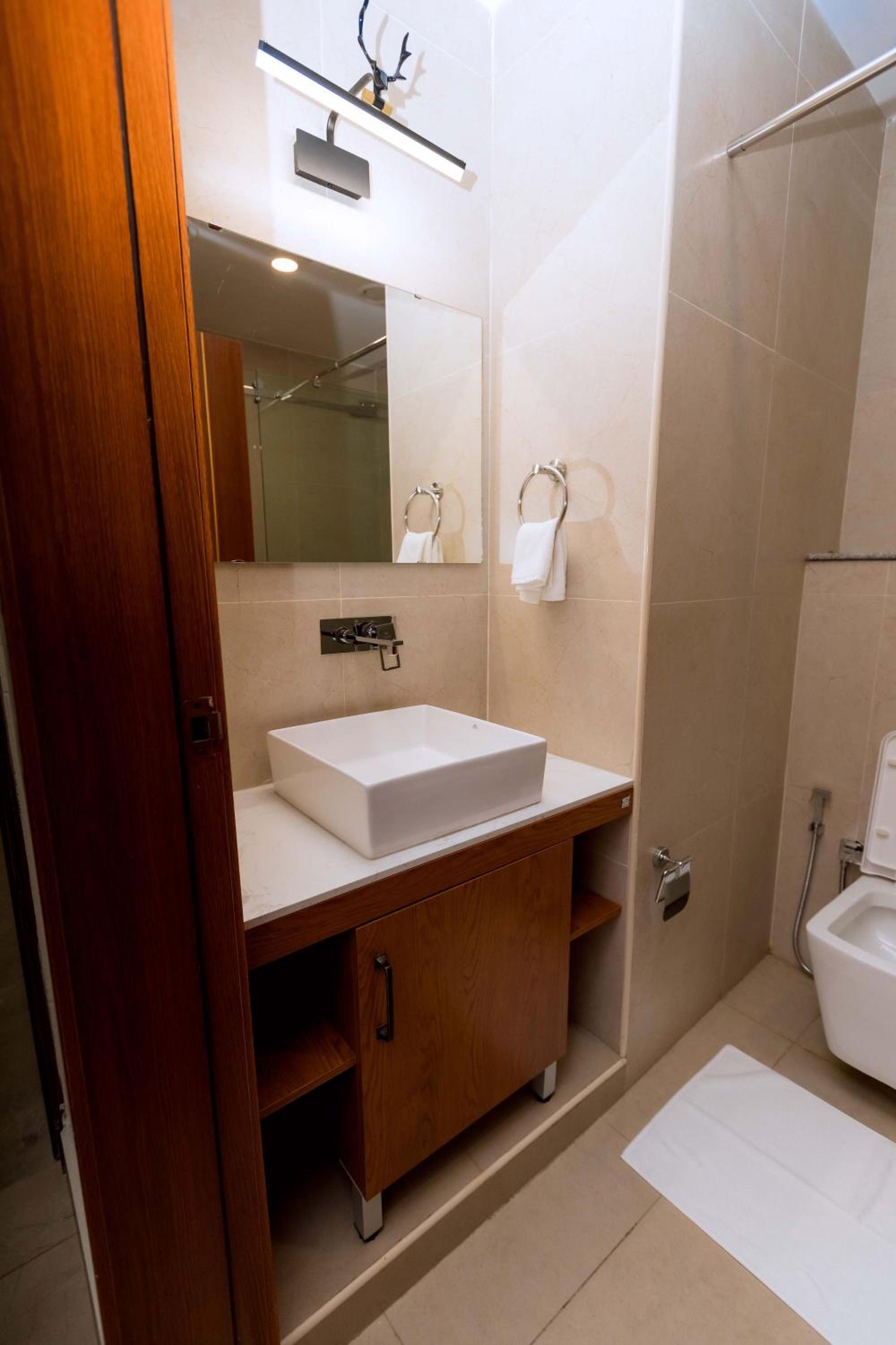 Junior Suite with Balcony - Photo 6