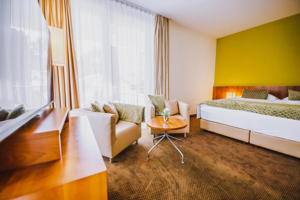 Double Room with Balcony without Lake View - Photo 9