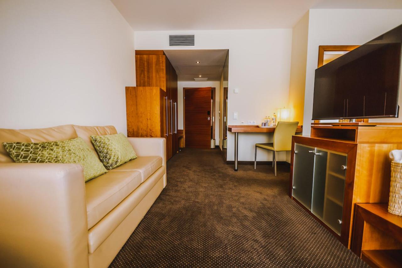 Double Room with Balcony without Lake View - Photo 5