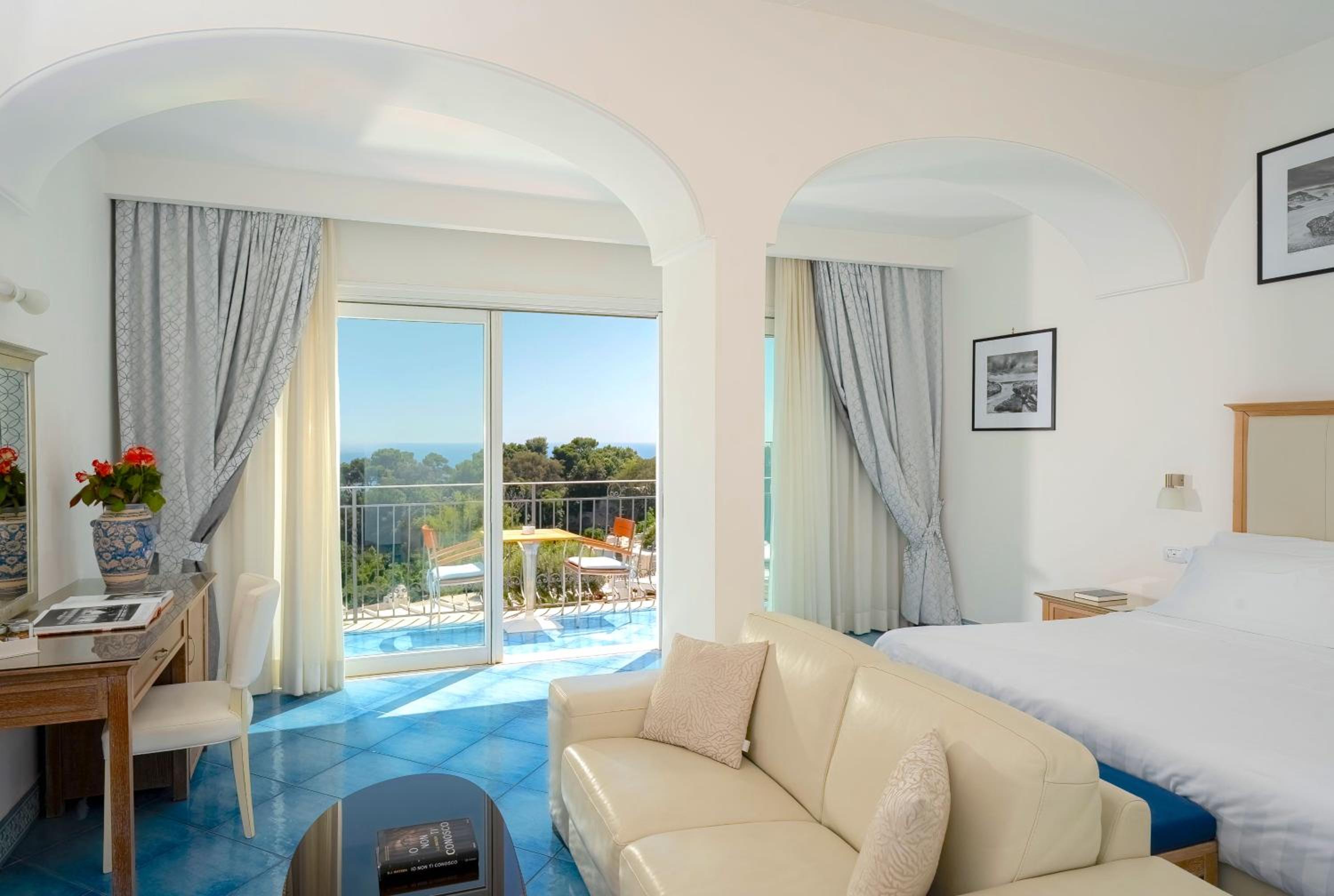 Deluxe Superior en la última planta con balcón y vistas al mar.