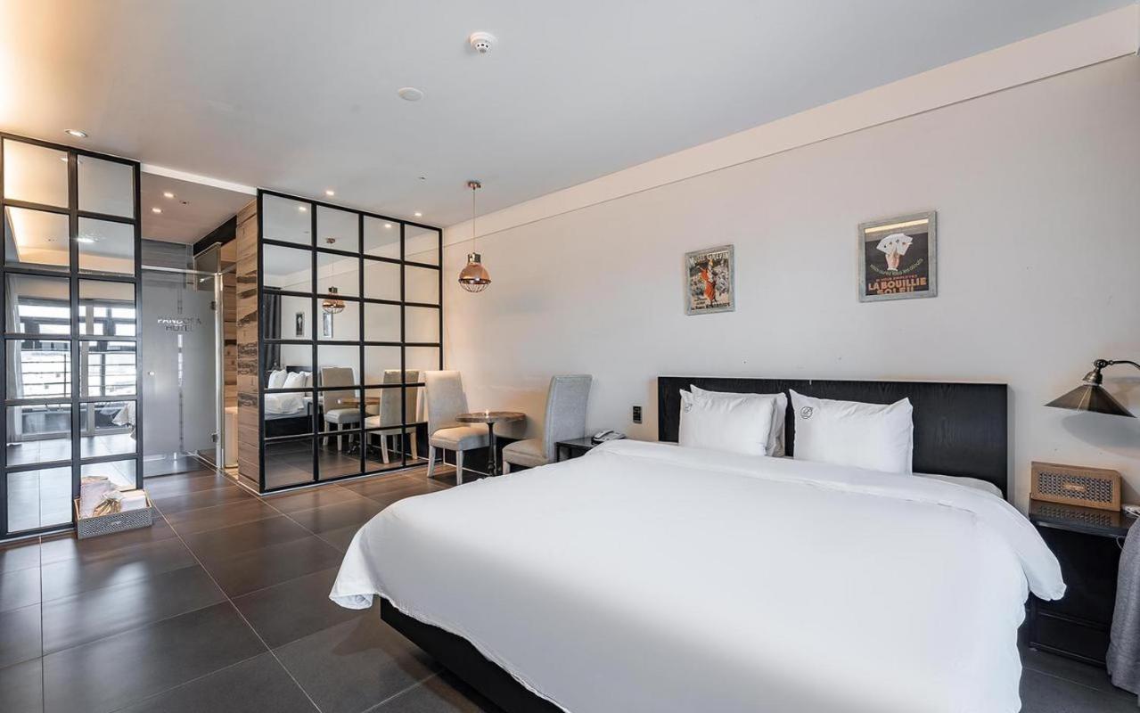 Double Room - Photo 5