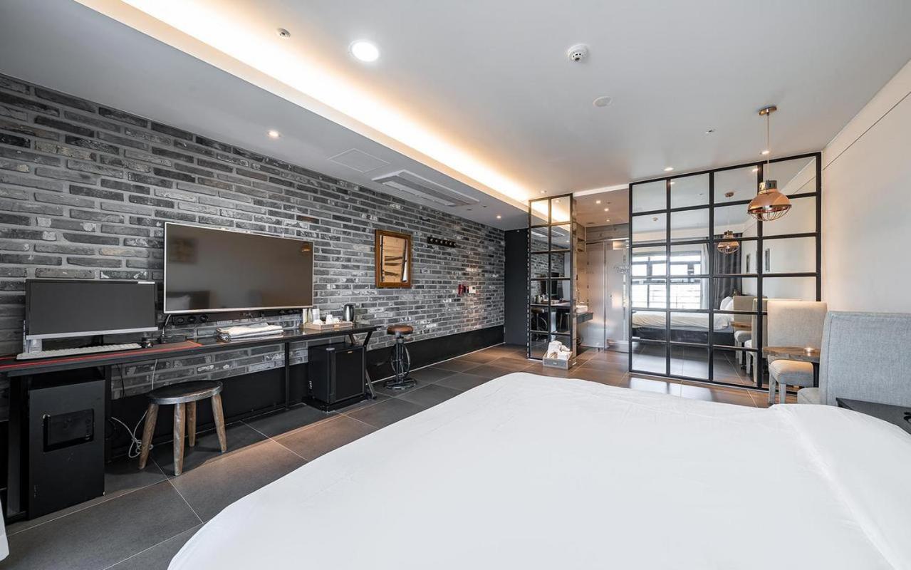 Double Room - Photo 13