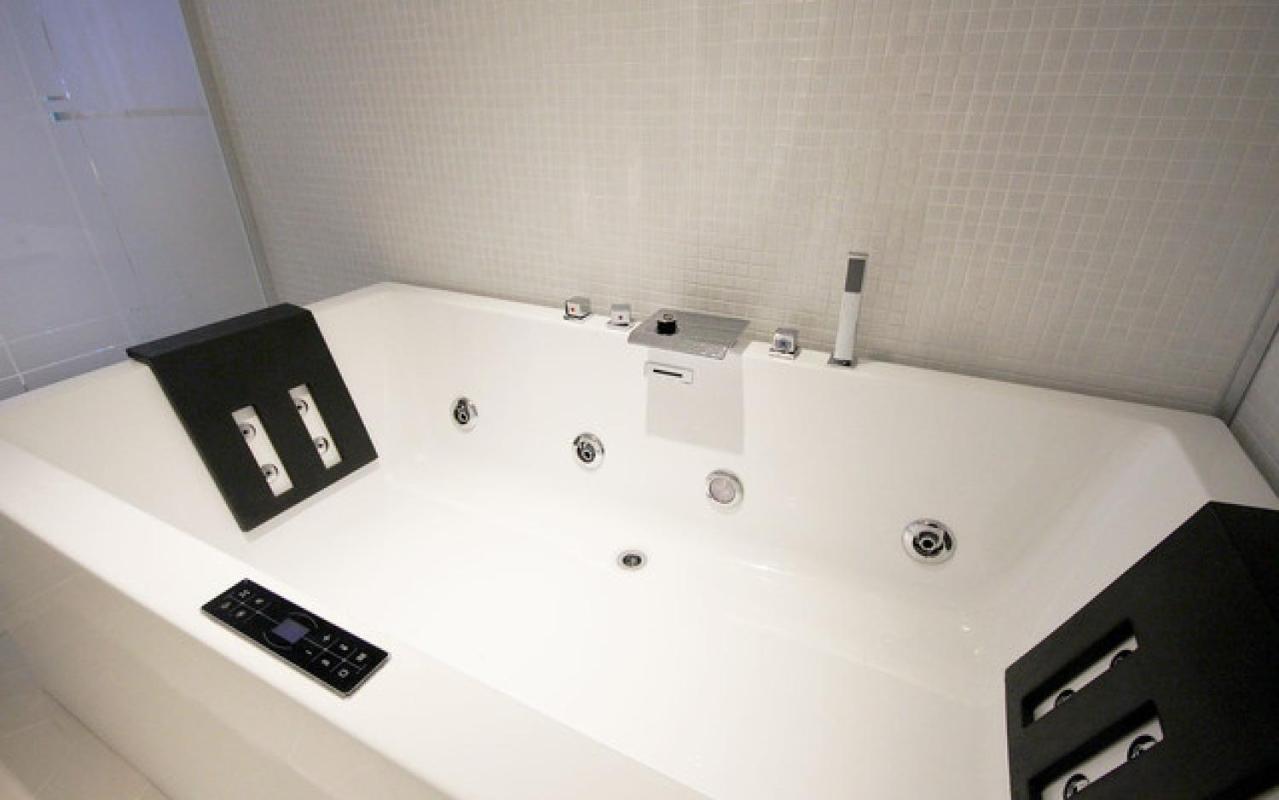 Deluxe Suite - Photo 7