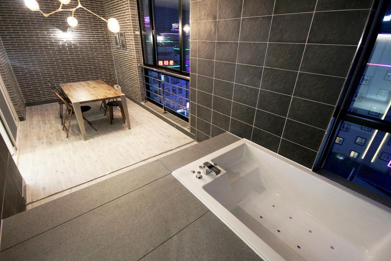 Deluxe Suite - Photo 15