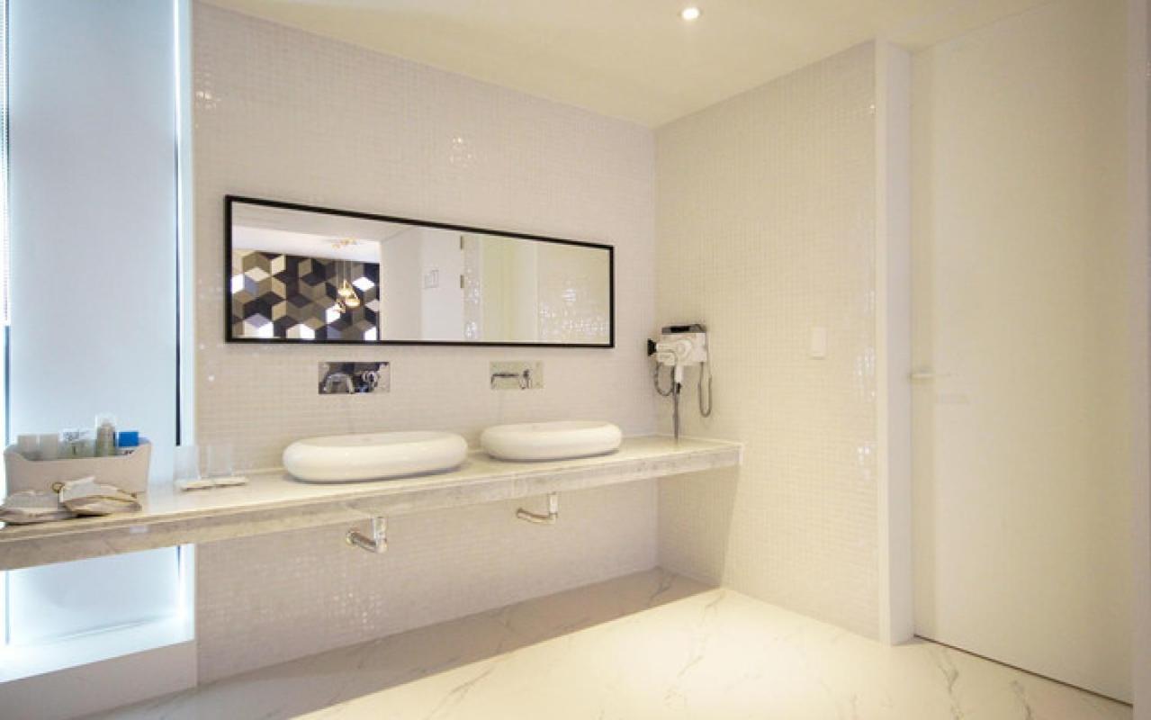 Deluxe Suite - Photo 21