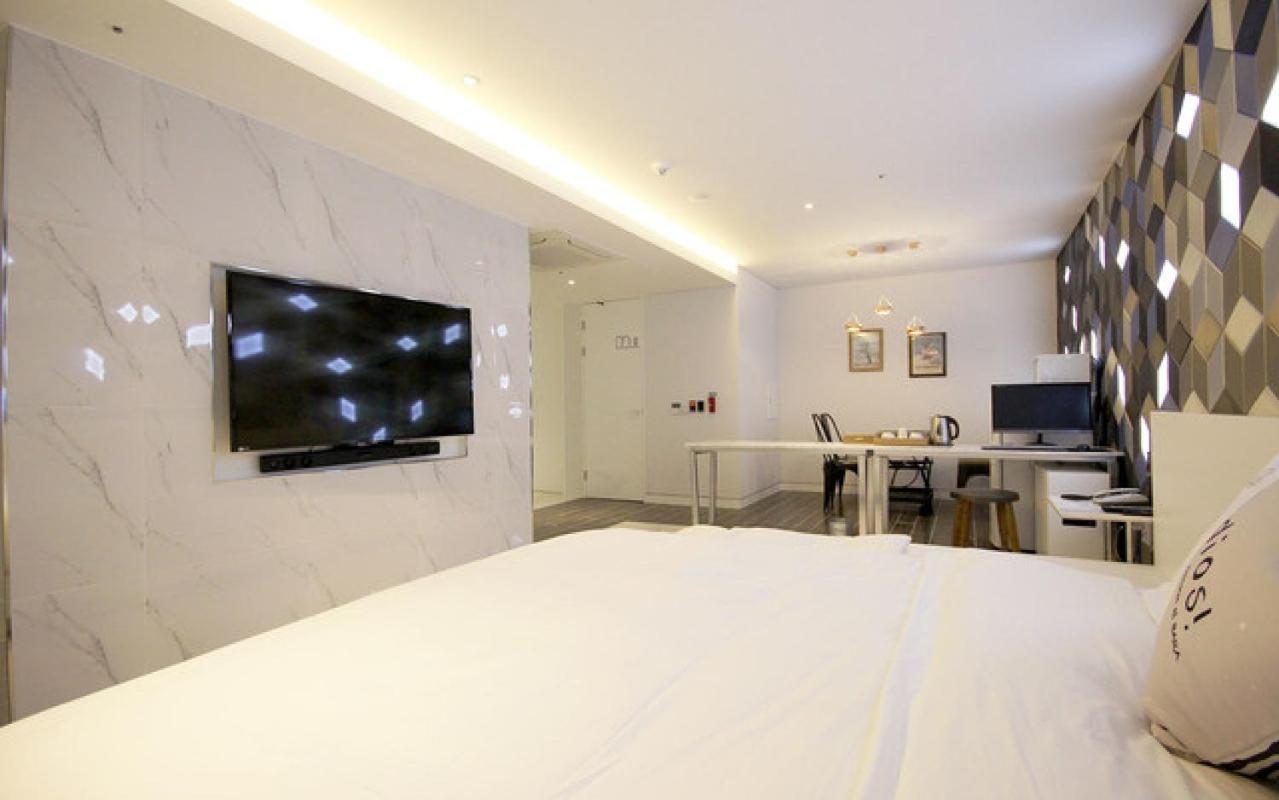 Deluxe Suite - Photo 18