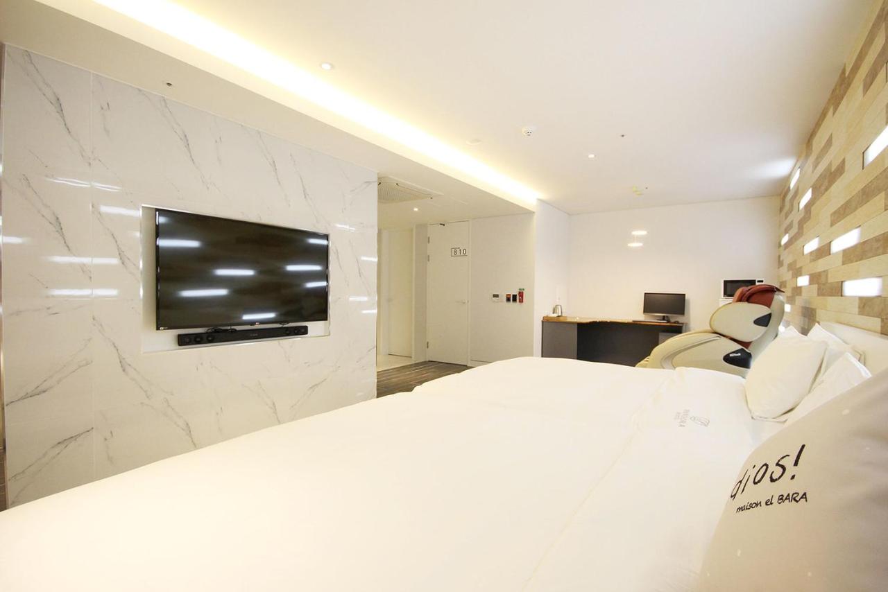 Deluxe Suite - Photo 24