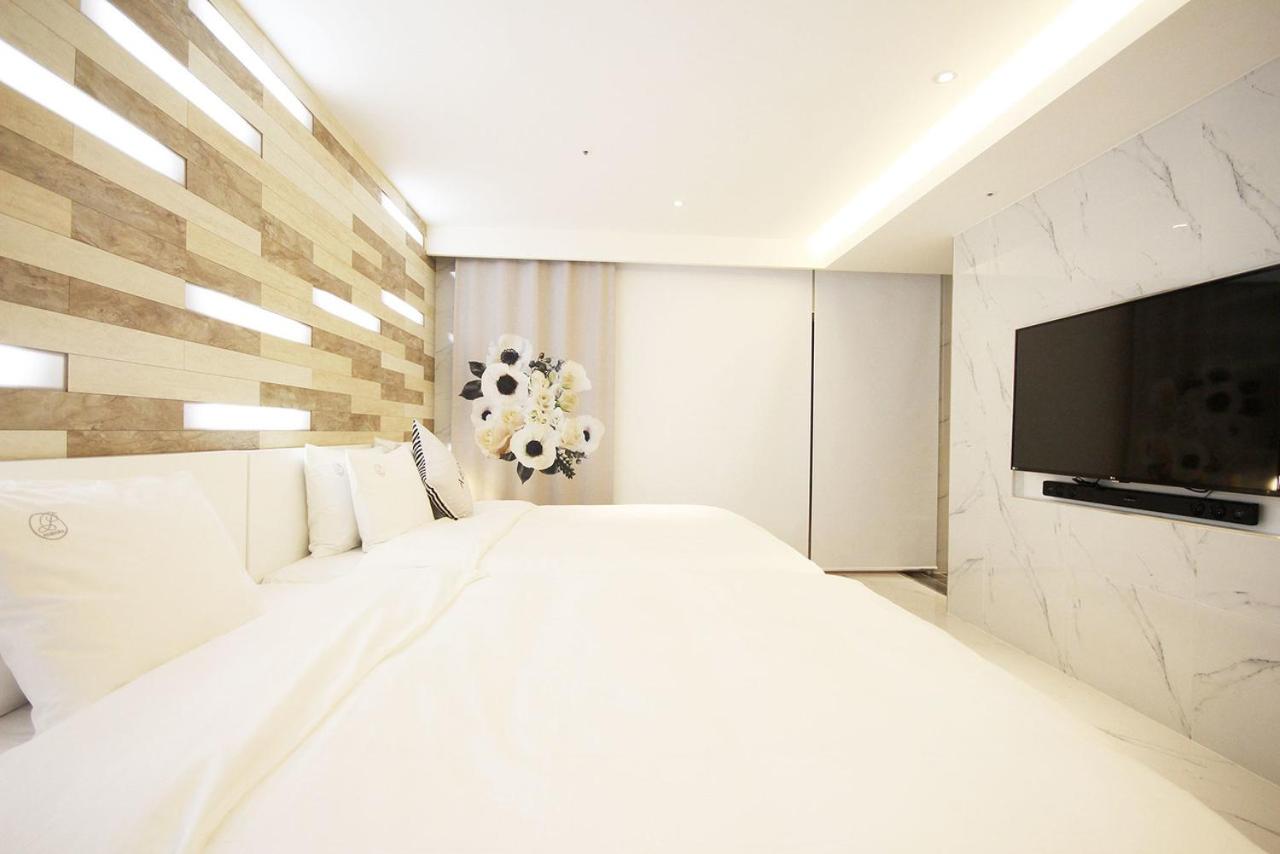 Deluxe Suite - Photo 22
