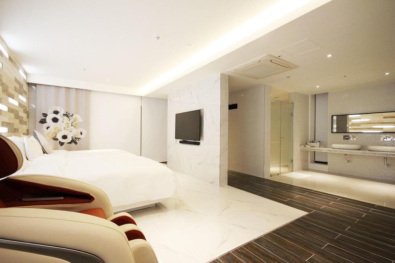 Deluxe Suite - Photo 32