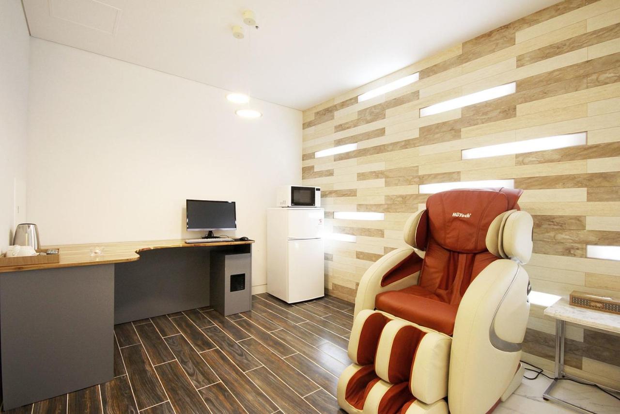 Deluxe Suite - Photo 25