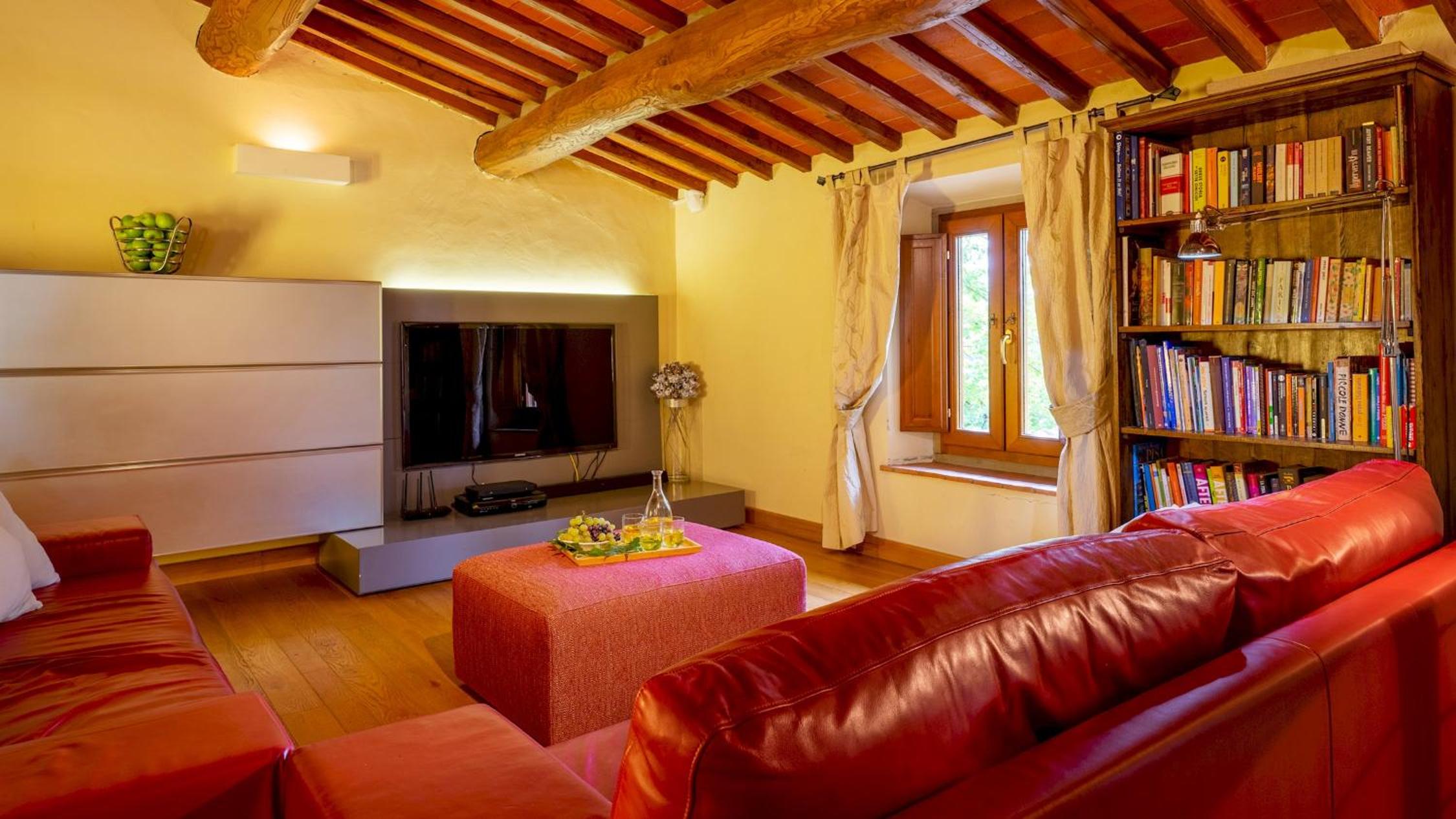 Eight-Bedroom Villa photo 3